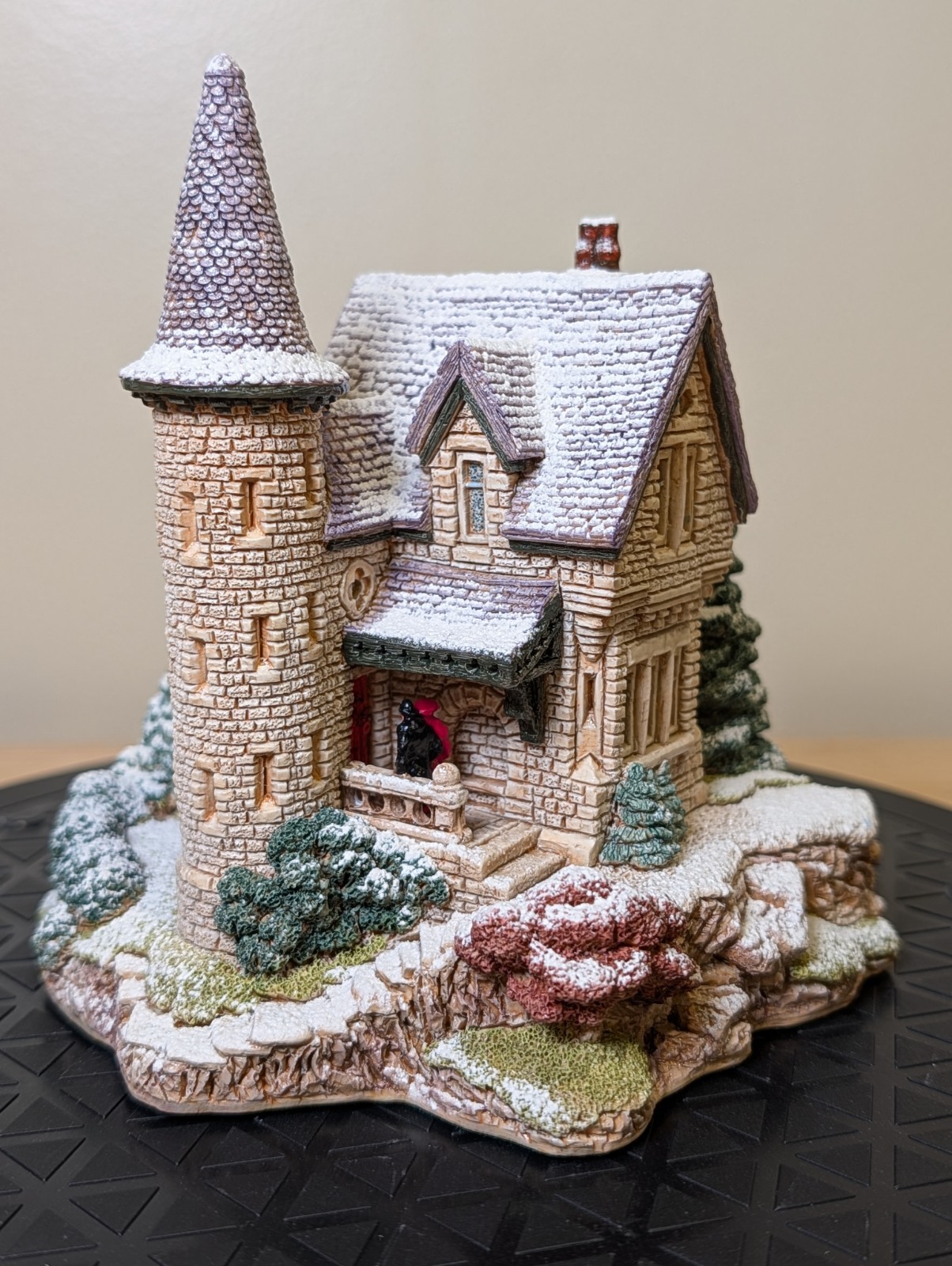Lilliput Lane “Highland Lodge”, From The Christmas Lodge Collection, 1992