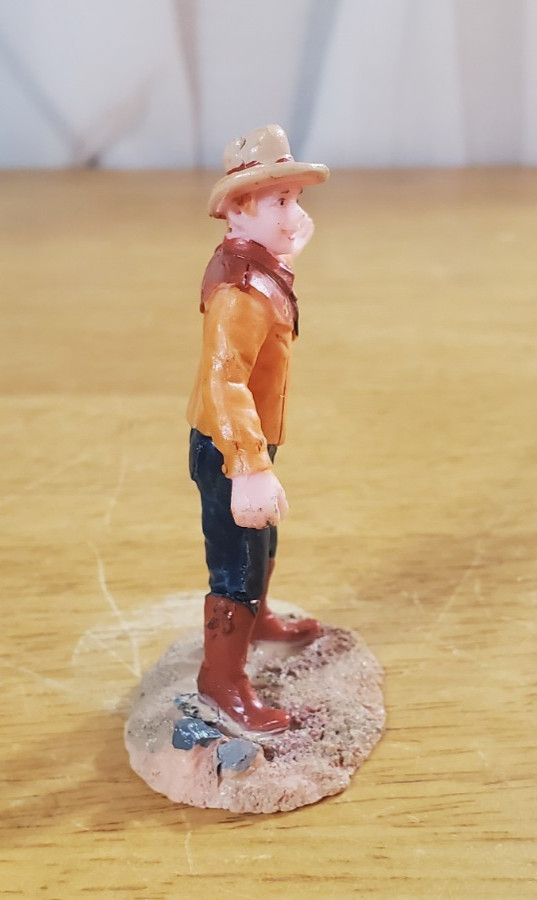 Lasso Bill – Cowboy Western Figure – Lemax Coventry Cove Village Figurine 22042
