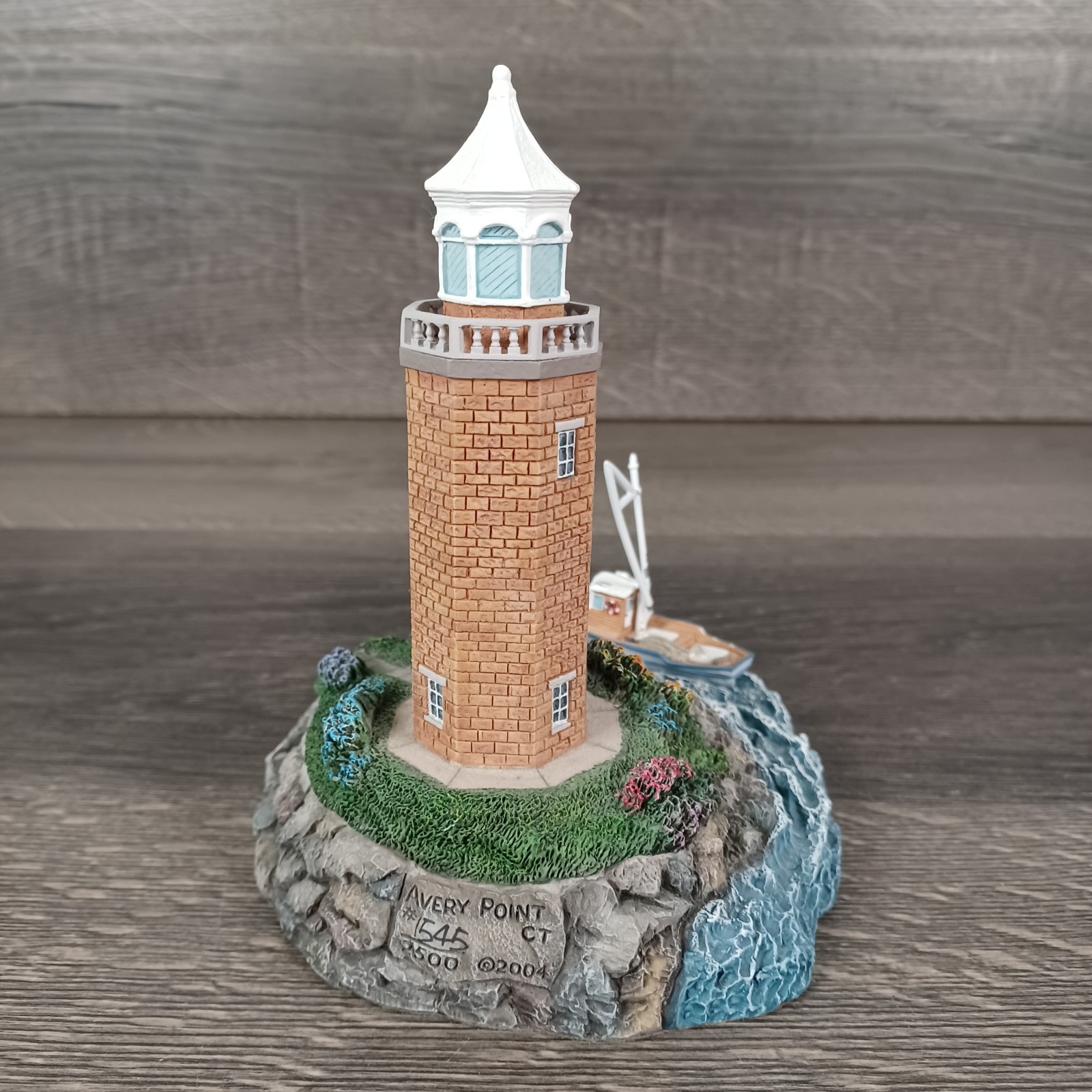 Harbour Lights Avery Point CT Lighthouse Resin Limited Edition Sculpture 2005