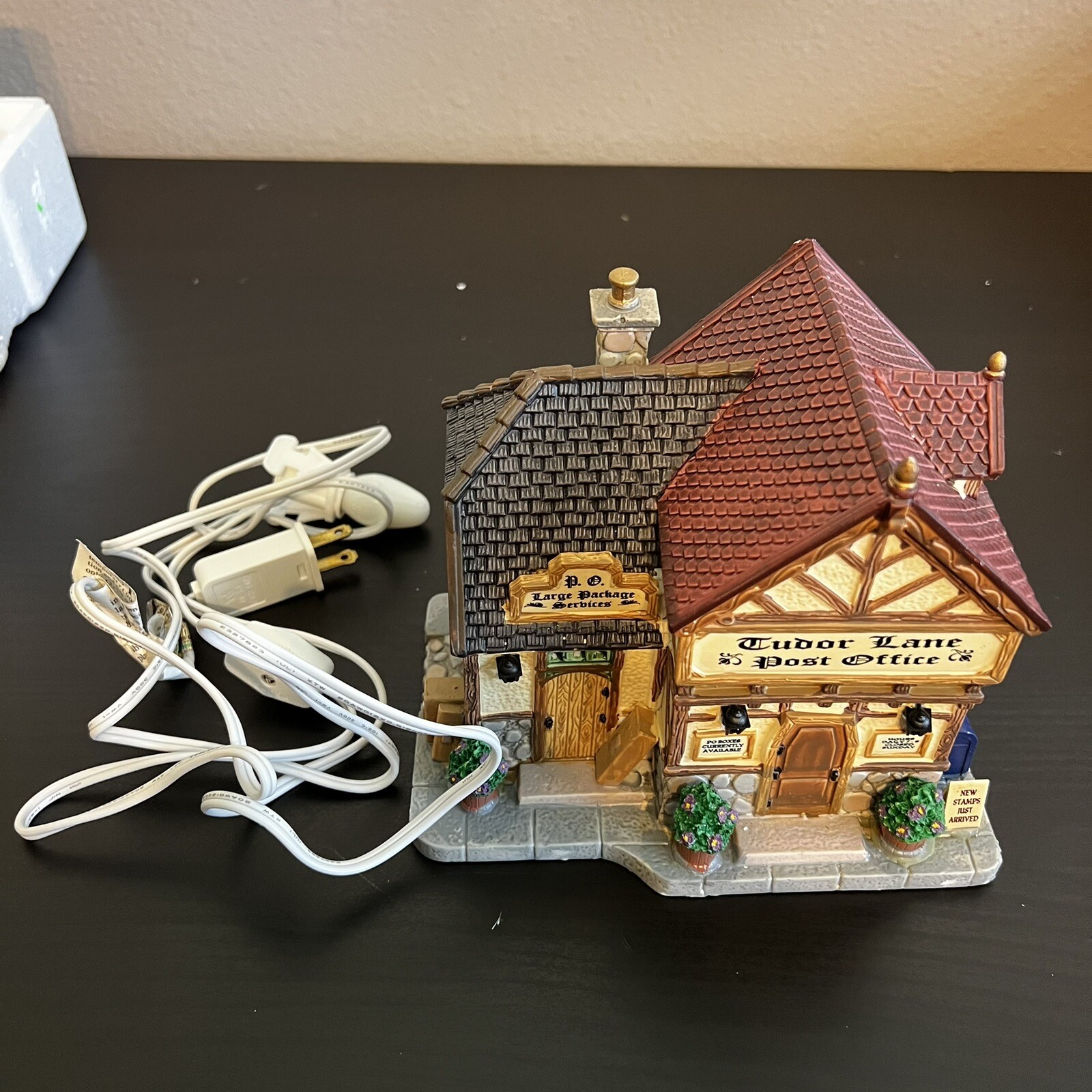 Lemax Tudor Lane Post Office Lighted 2013 Ceramic Christmas Village Cottage