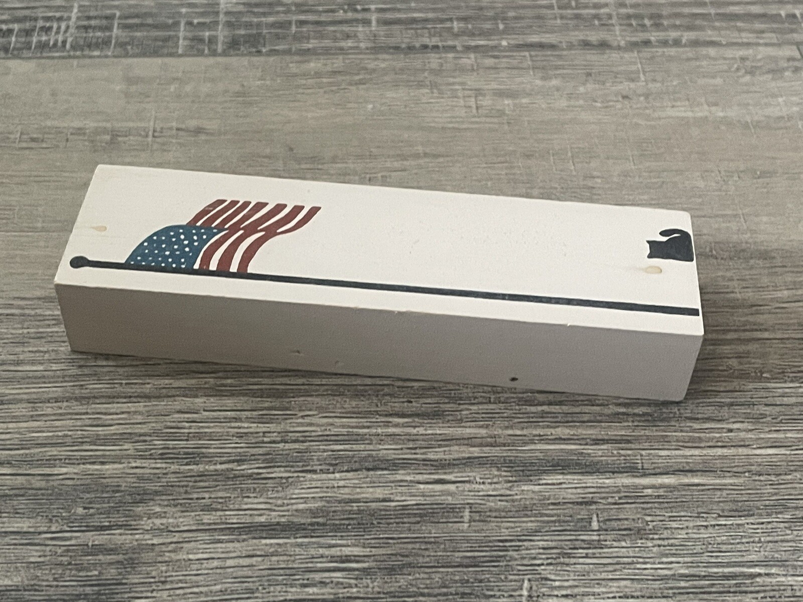 The Cat’s Meow Village ‘AMERICAN FLAG’ Pole Reversible Shelf Sitter 4-1/2″ High