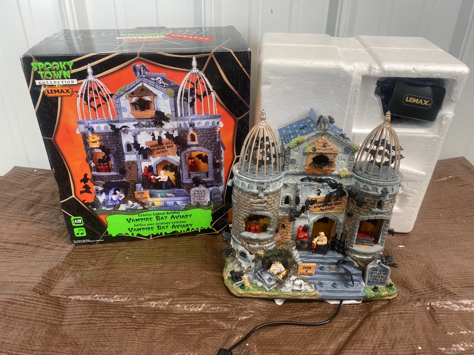Lemax Spooky Town VAMPIRE BAT AVIARY Lighted Musical House WORKS GREAT