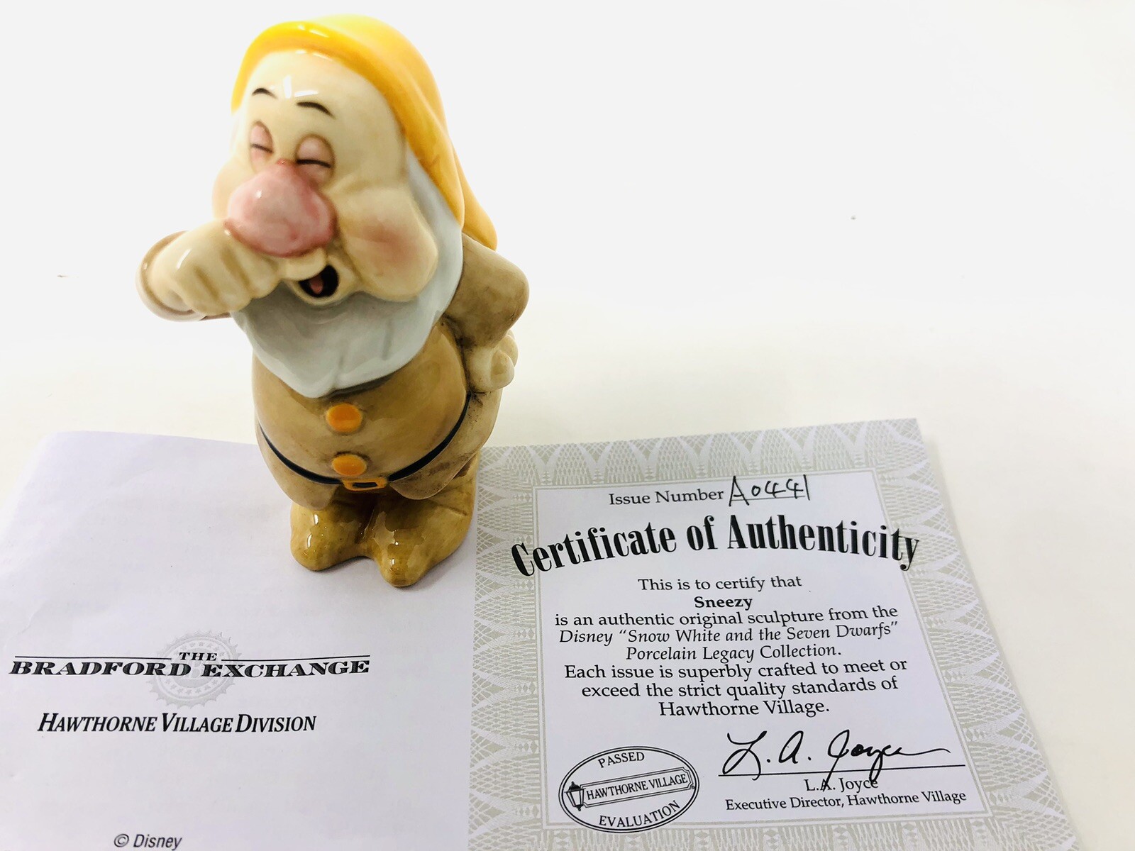Hawthorne Village Sneezy Dwarf Figurine – Snow White NIB