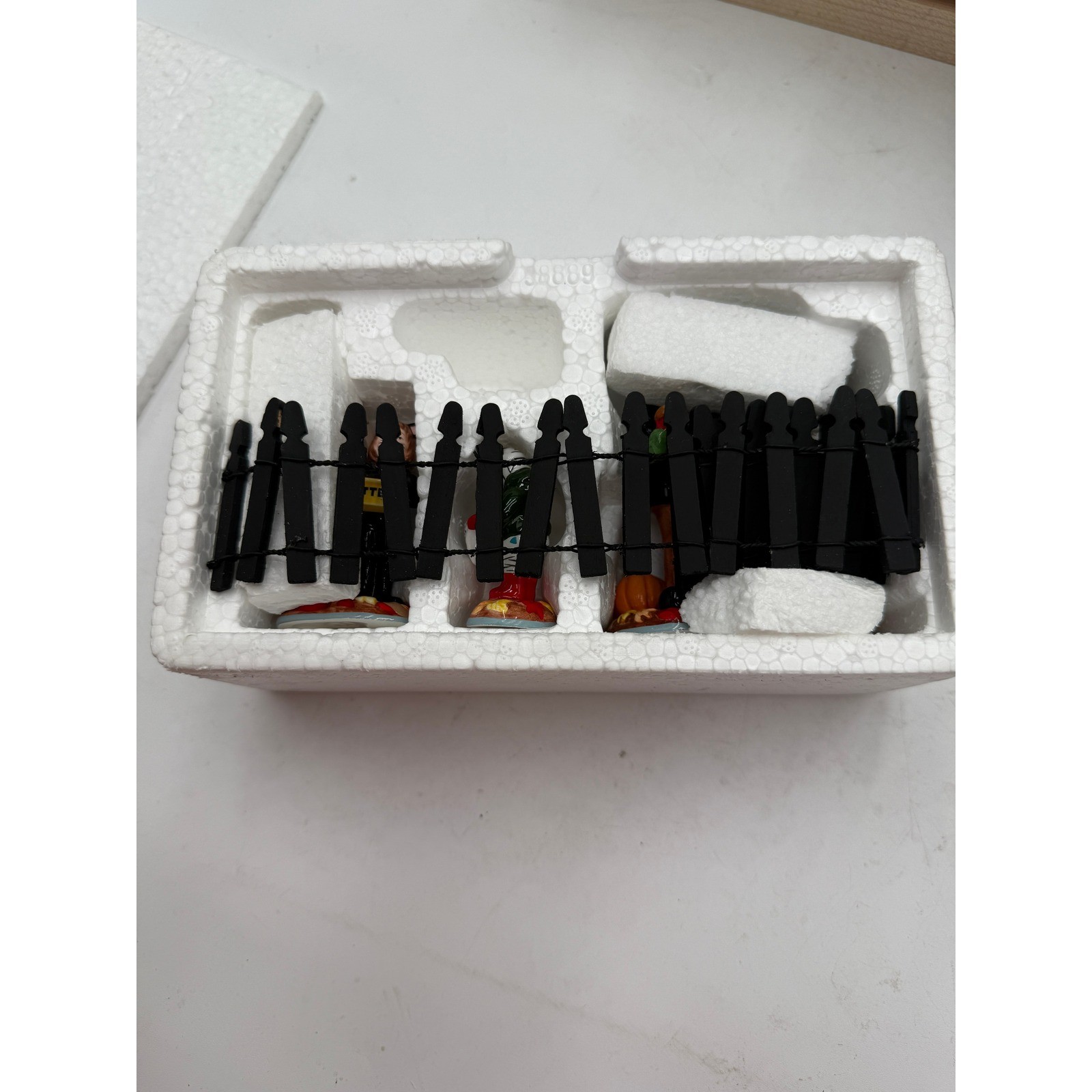 Department 56 Figurines Snow Village Treats For The Kids Halloween Set 56.55016