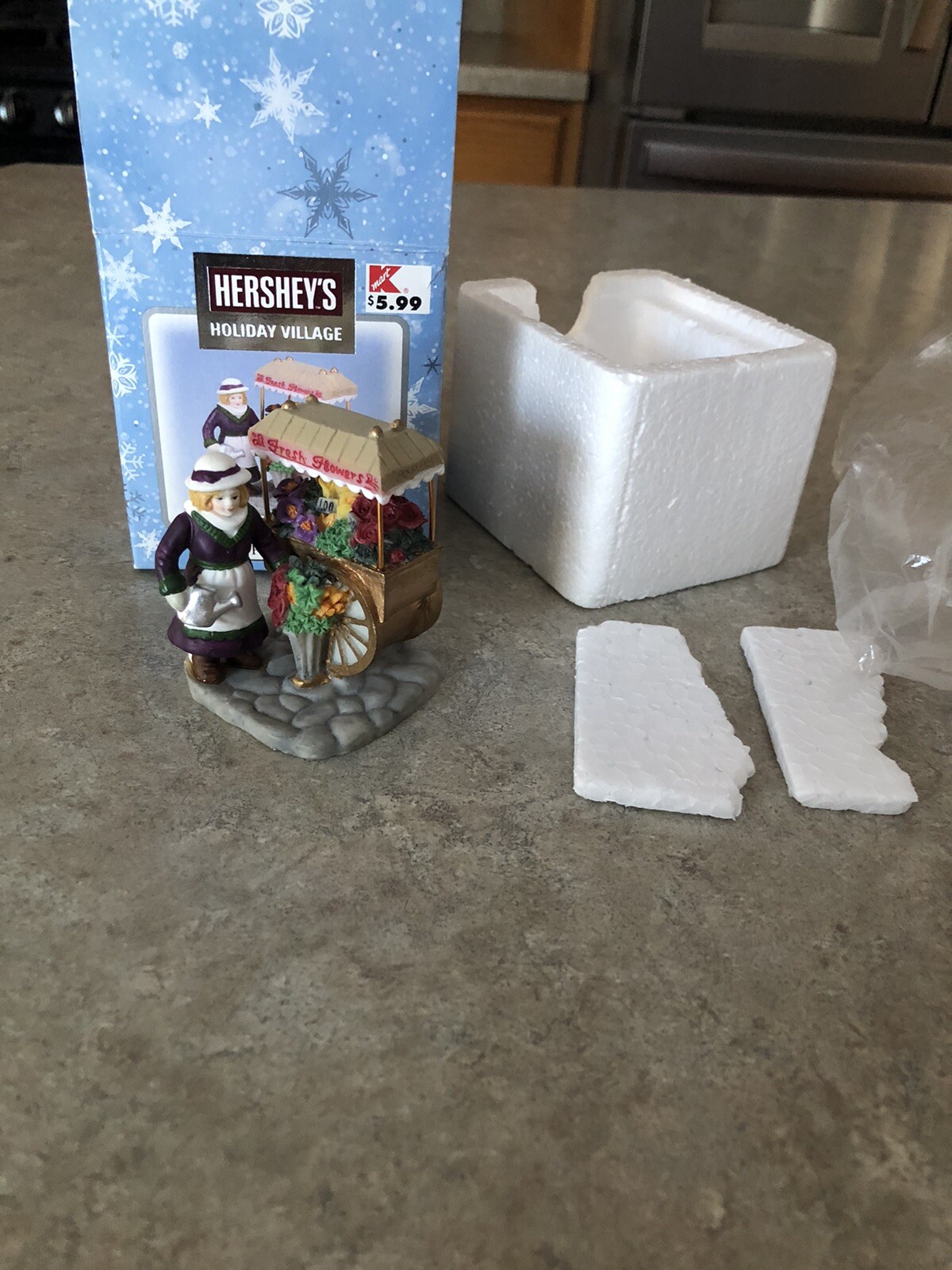Hershey’s Holiday Village Floral Cart EUCIB!