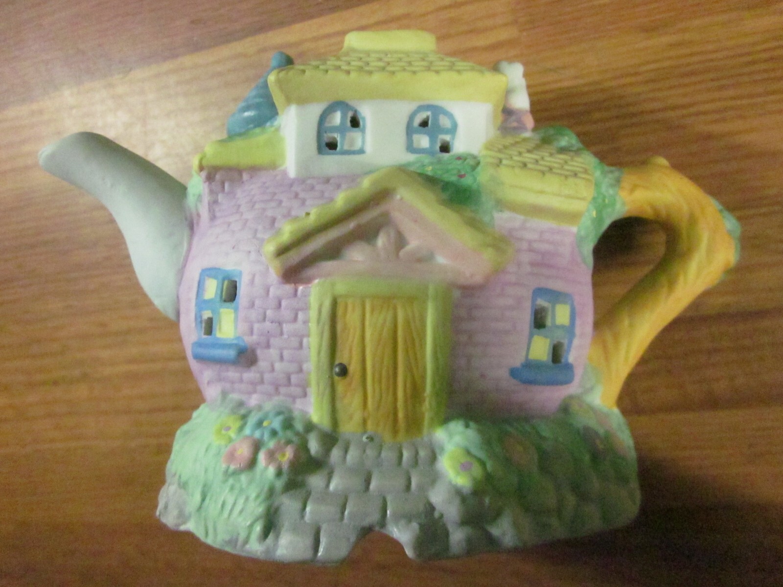 Bunnyville Gardens 1996 Easter Spring Porcelain Egg Factory Teapot House
