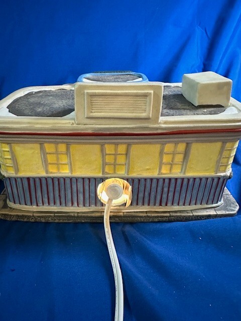 Retro Ville SANTA’S WORKBENCH Pop’s Diner LIGHT Christmas VILLAGE Figurine HOUSE