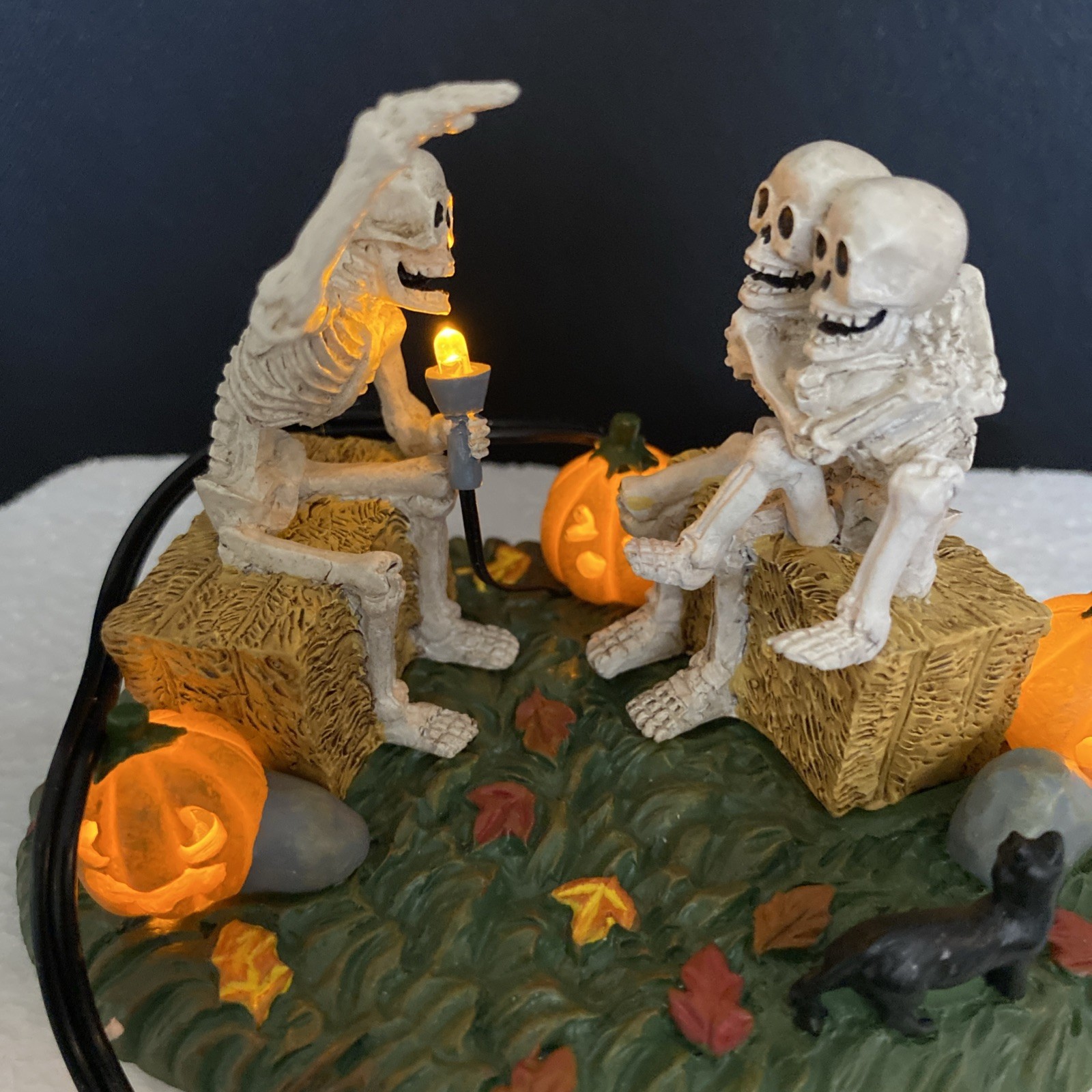 Dept 56 Halloween “Scary Skeleton Stories” Lighted Table Accent No Batteries No