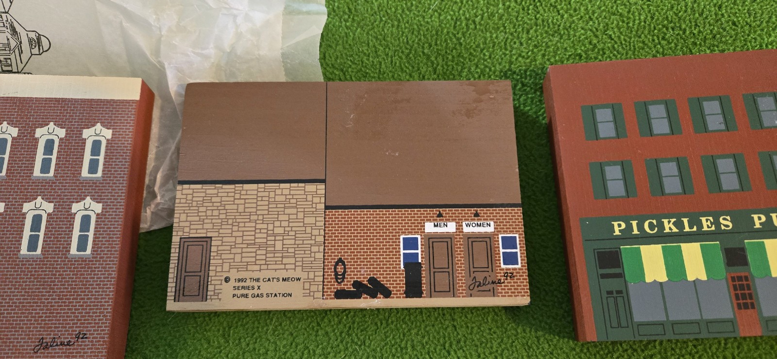 CAT’S MEOW BUILDINGS – SERIES X – VERY GOOD CONDITION – 10 PIECES WITH BAG