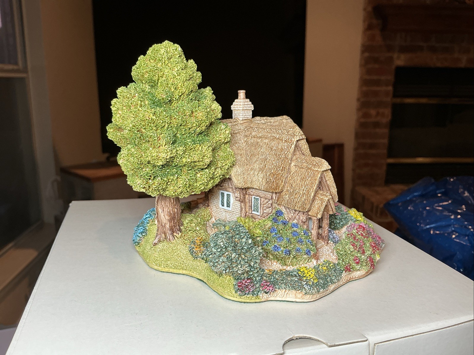 Lilliput Lane “Woodman’s Retreat” Collectors Club Special Edition 1994/1995