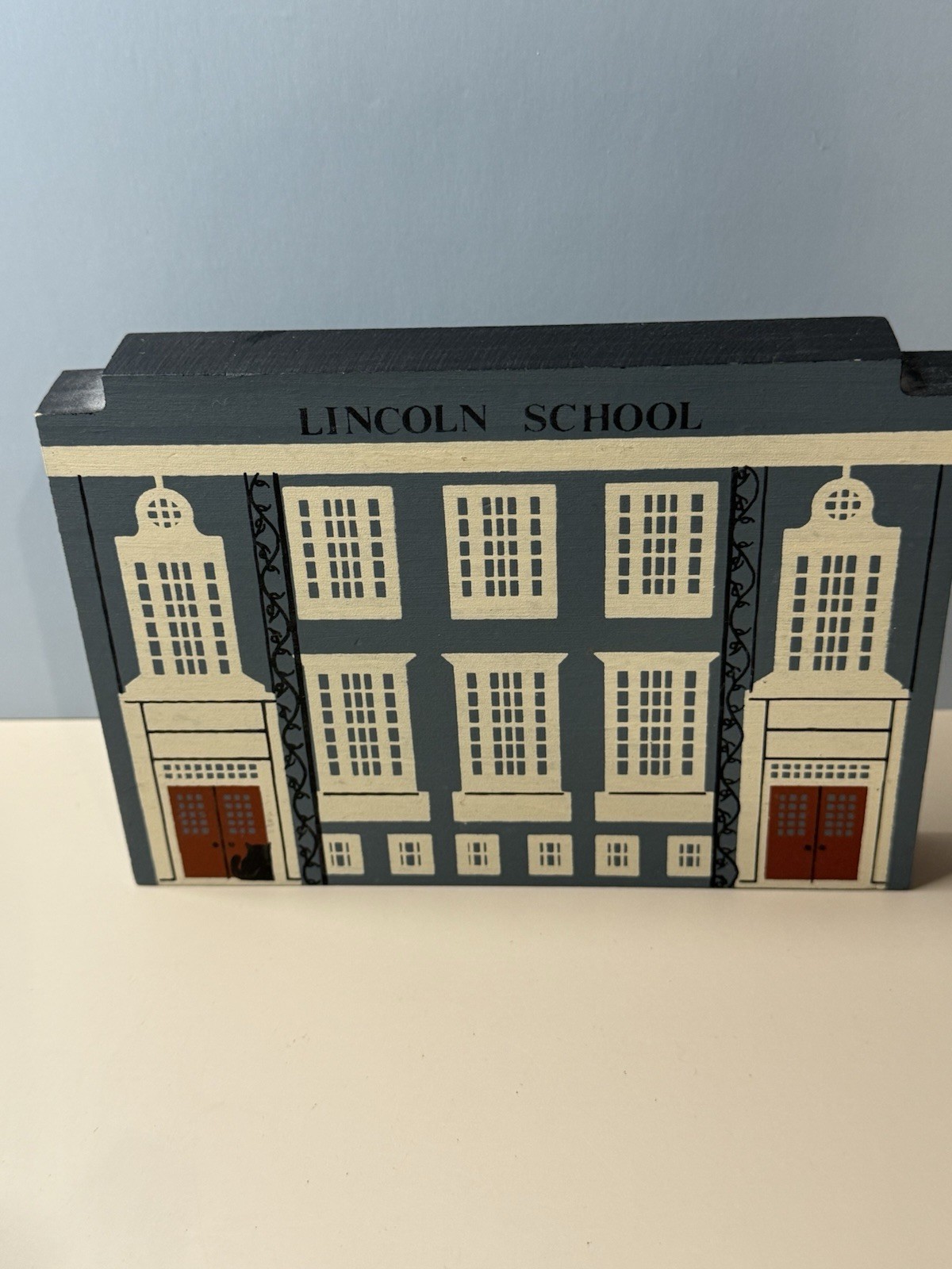 The Cat’s Meow Village Series VI Lincoln School 1988- Deco Scene
