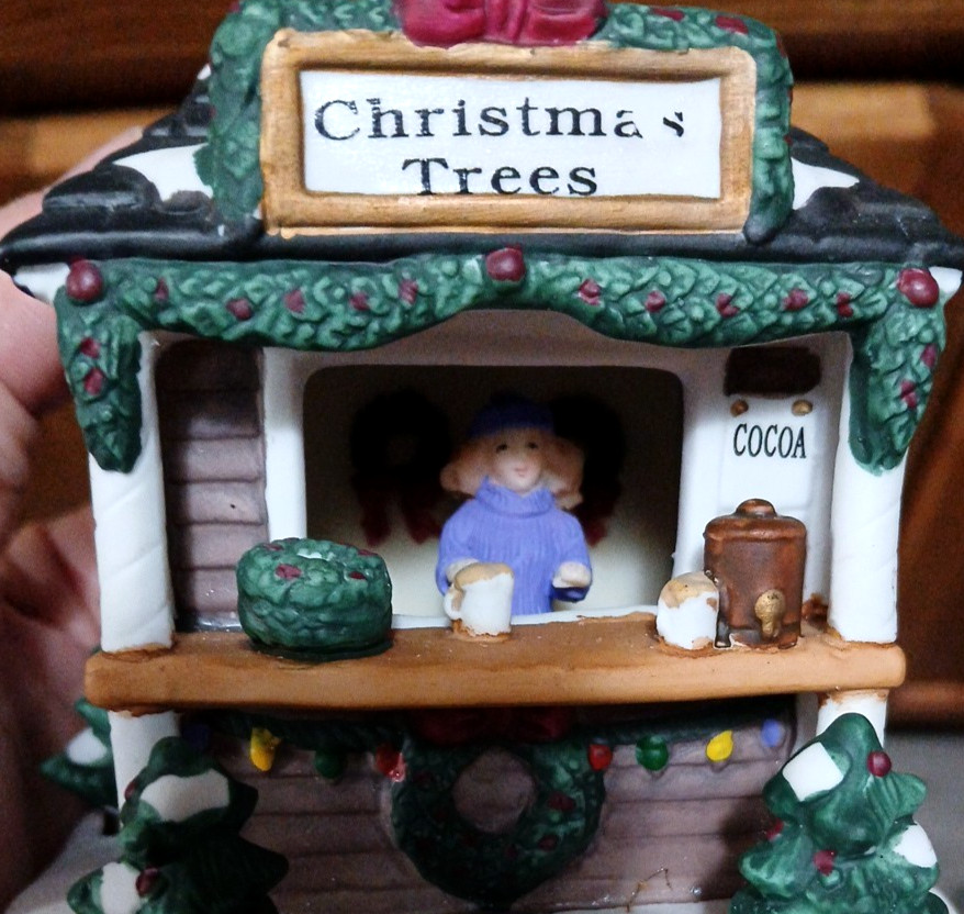 Hershey’s Ceramic Holiday Village Tree Lot Booth Cocoa Cafe Christmas 2001 5″H