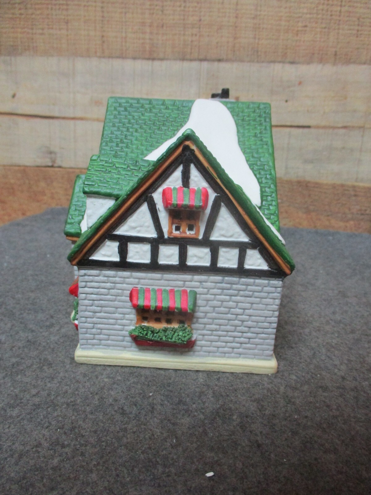 Lemax Hearthside Village “Thorne’s Gallery” 1995