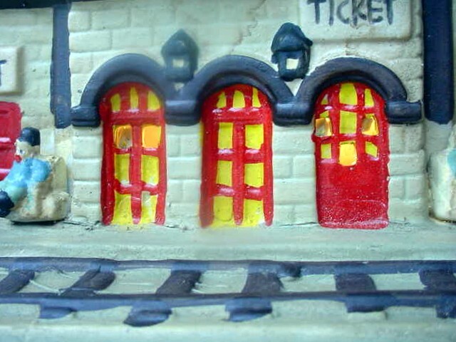Winter Valley Villages Porcelain Train Station Christmas Lighted House Vintage