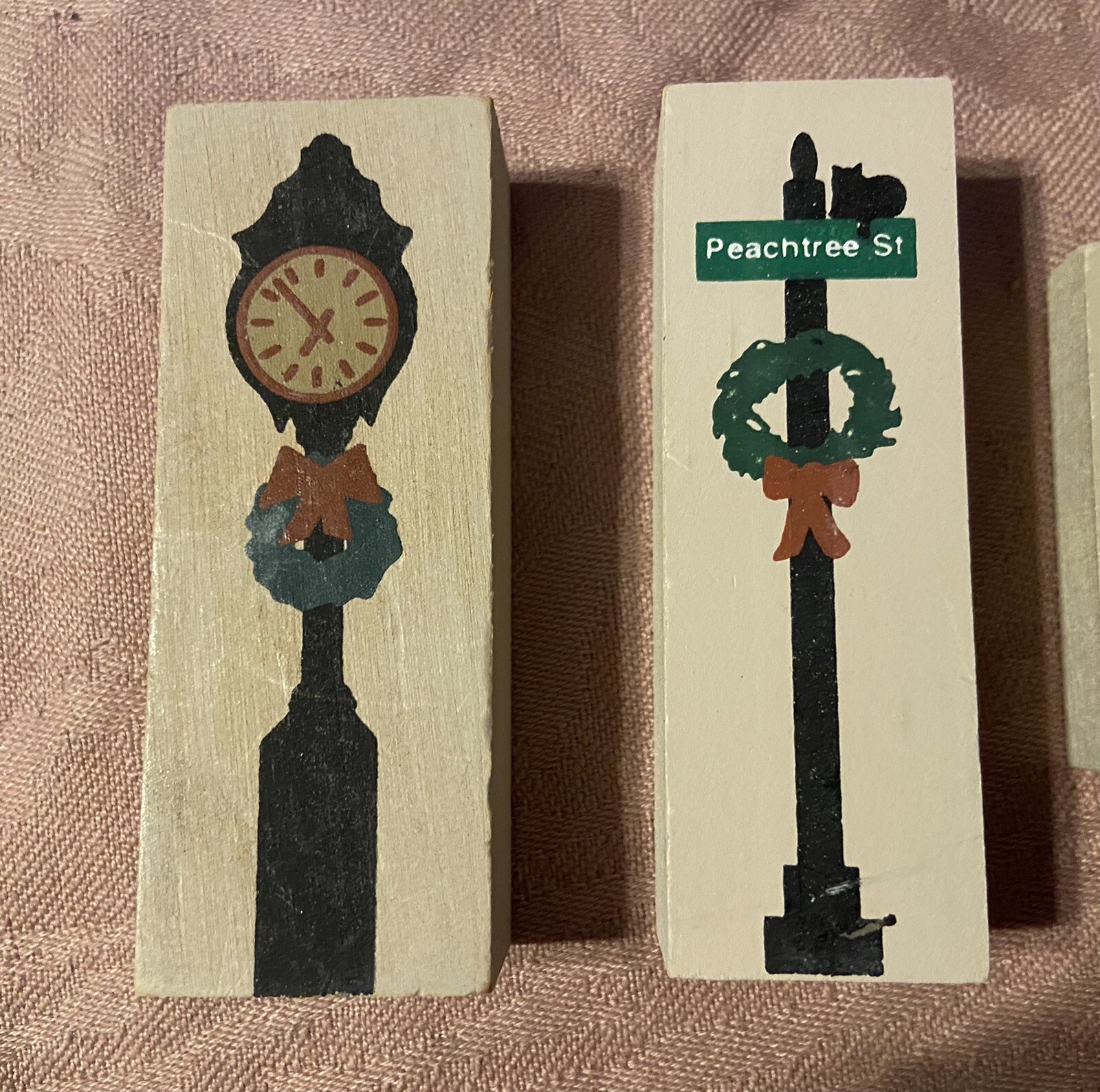 5 Vtg Cat’s Meow Wood Village Christmas Tree Lot Fence Clock Peach tree St Sign