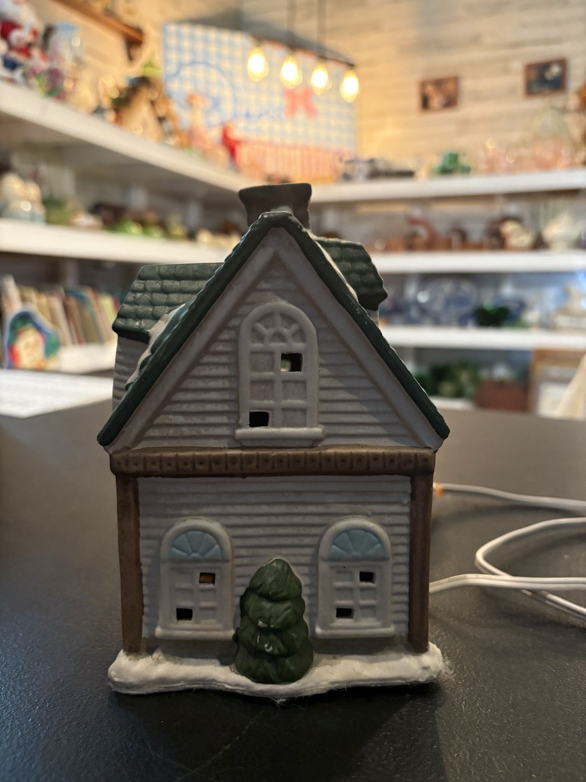 Winter Valley Villages 319 Main Street Porcelain Lighted House w/ Box