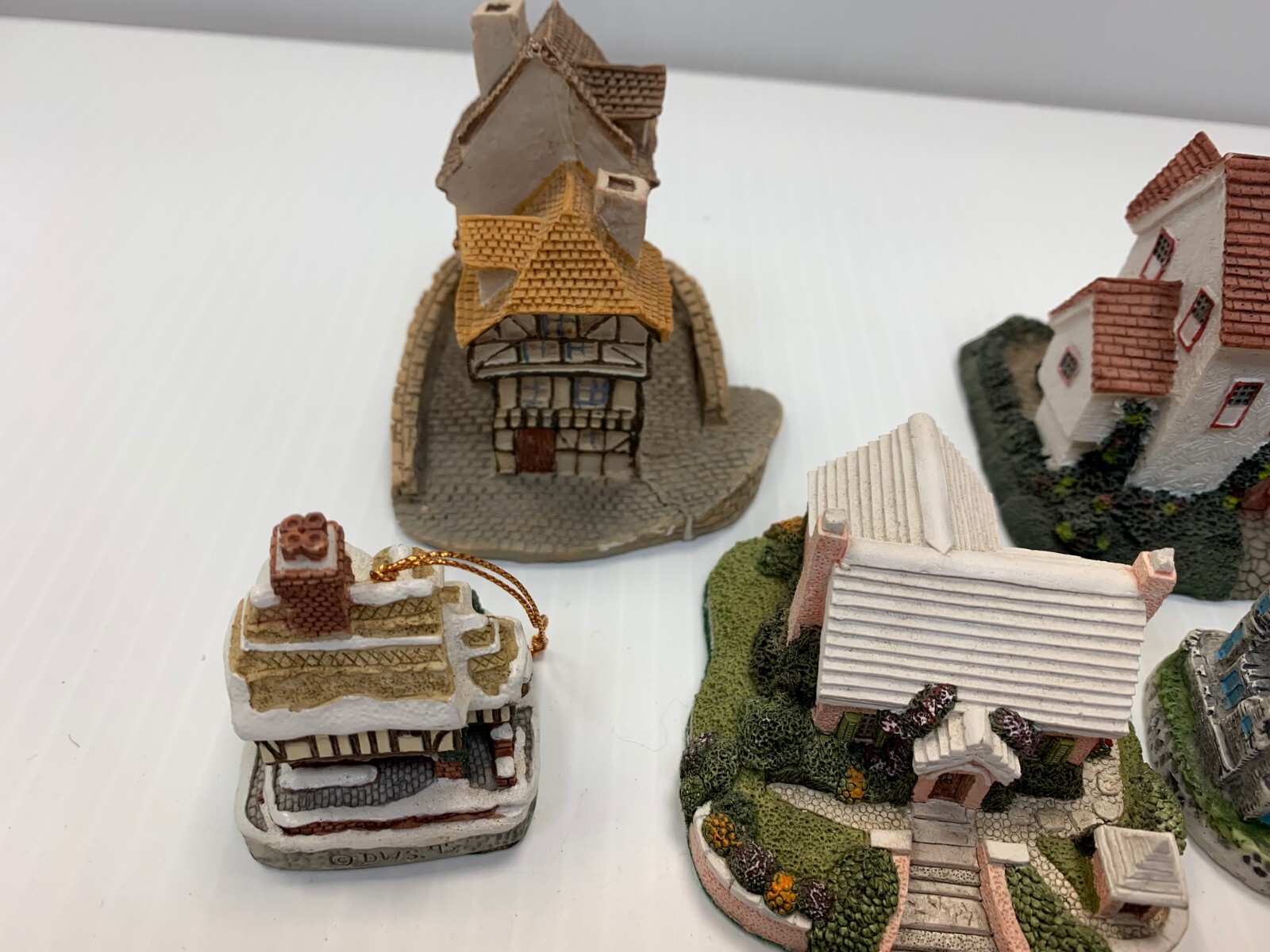 6 Ceramic Houses Including Fraser Bermuda Cottage & Cornwall Cheshire Manor