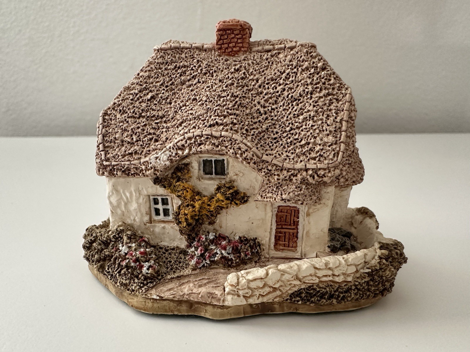 Lilliput Lane Collectable Cottage-Clover Cottage – No Box.