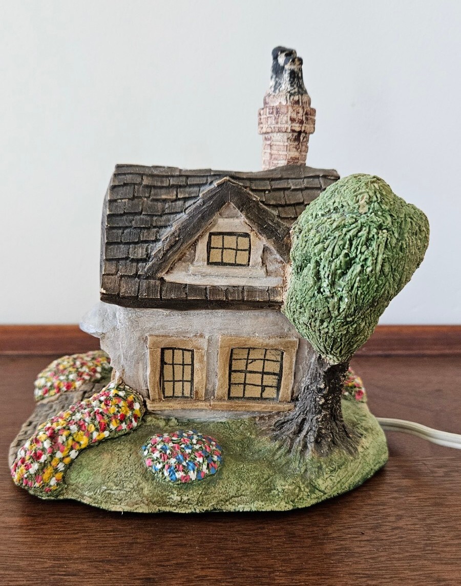 John Hopkins Village Lights Mrs Worthings Seamstress Cottage 1985 Made in USA