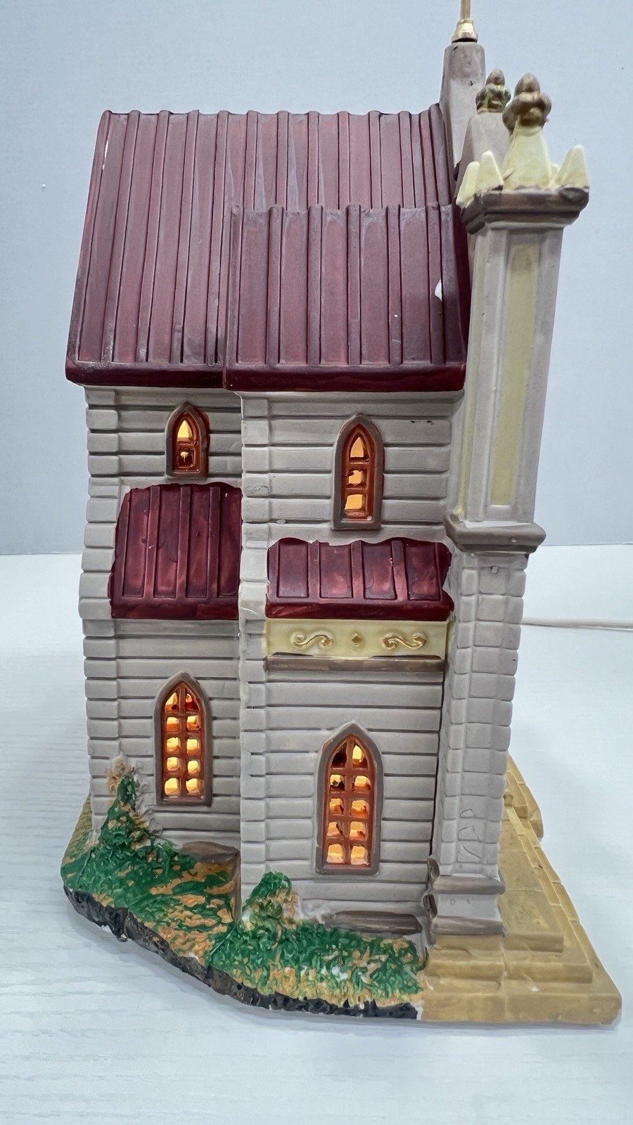 Lemax Caddington Village “French Cathedral” 25403 Retired 2012 Excellent !