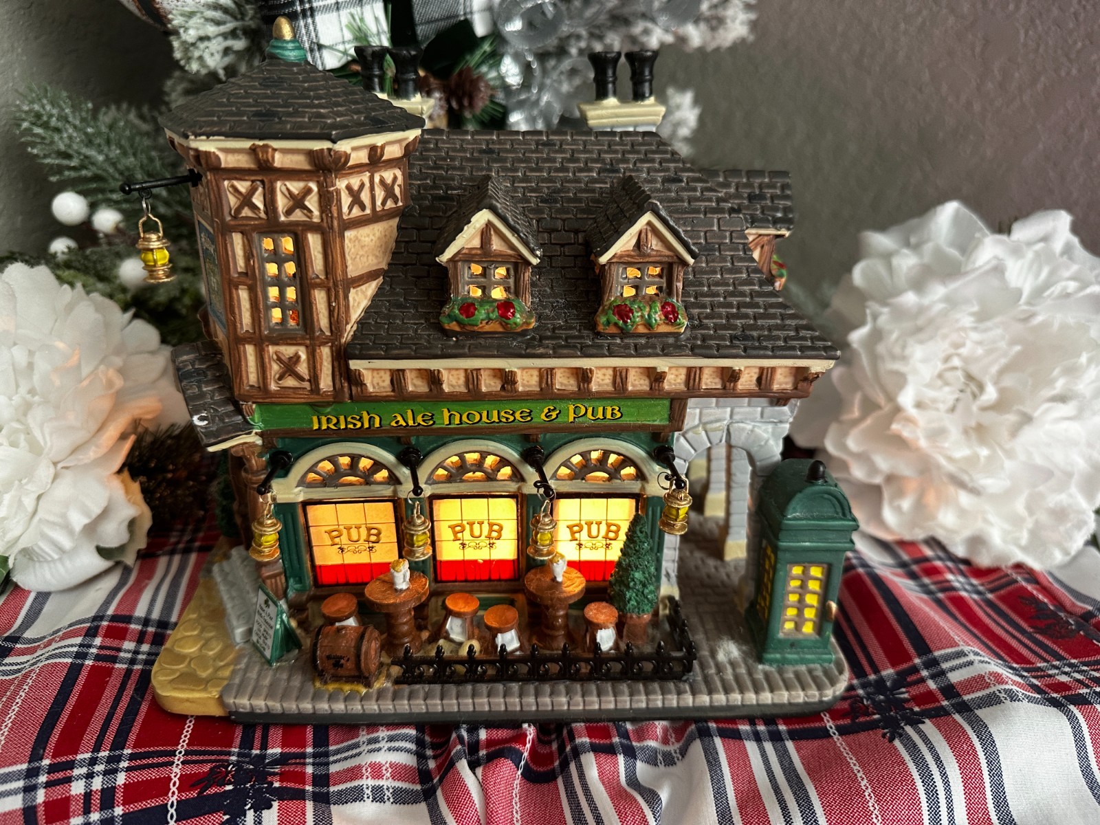 Lemax Carole Town Malone’s Pub in Box Christmas Village House Retired
