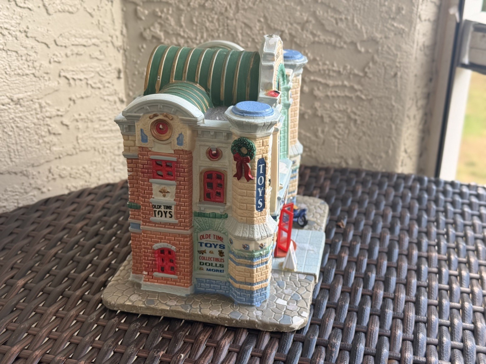 emax Coventry Cove Building “Olde Time Toys” Lighted House Porcelain