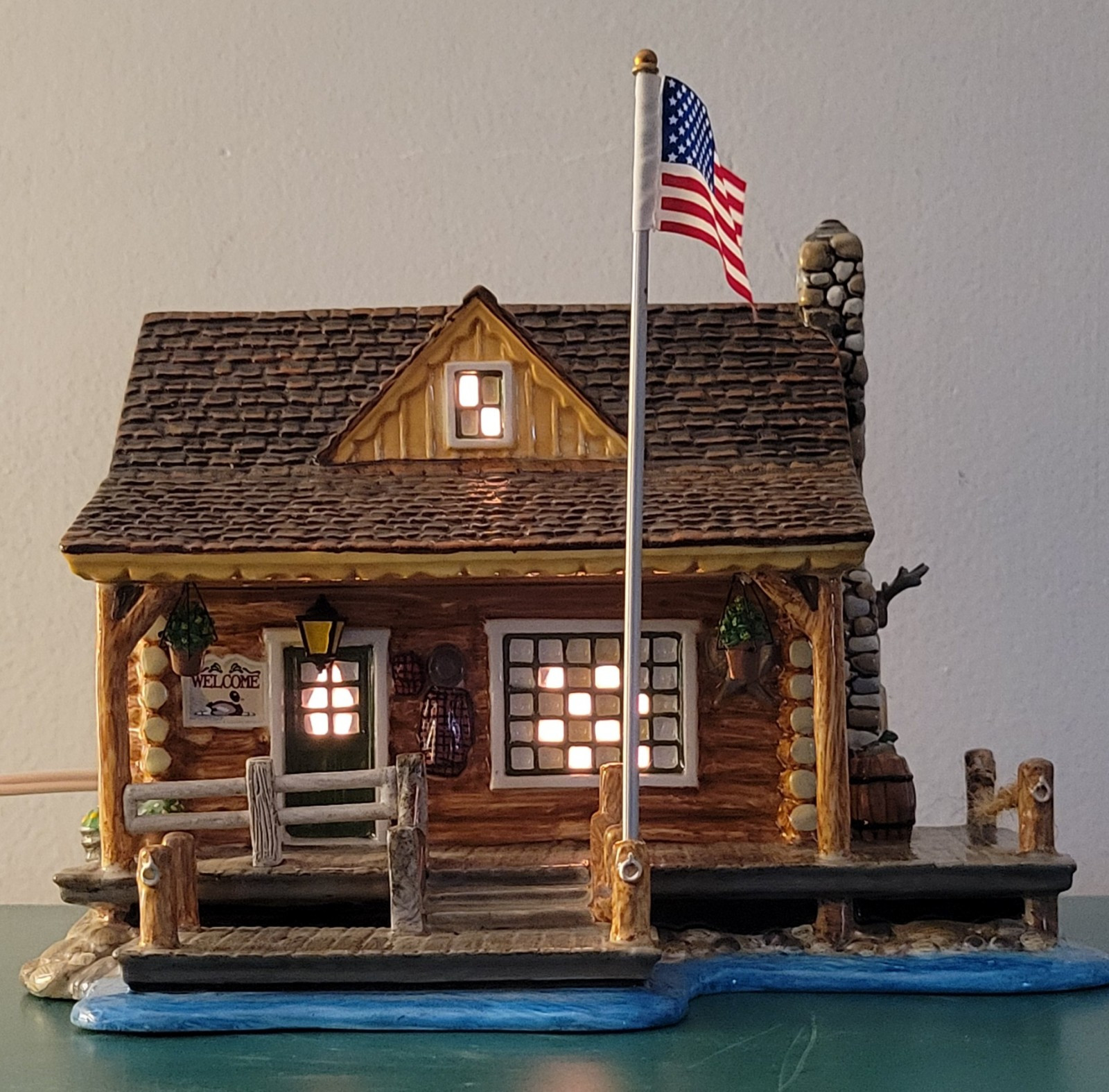 Dept 56 #56.55369 Grandpa’s Cabin 2004 retired 2006