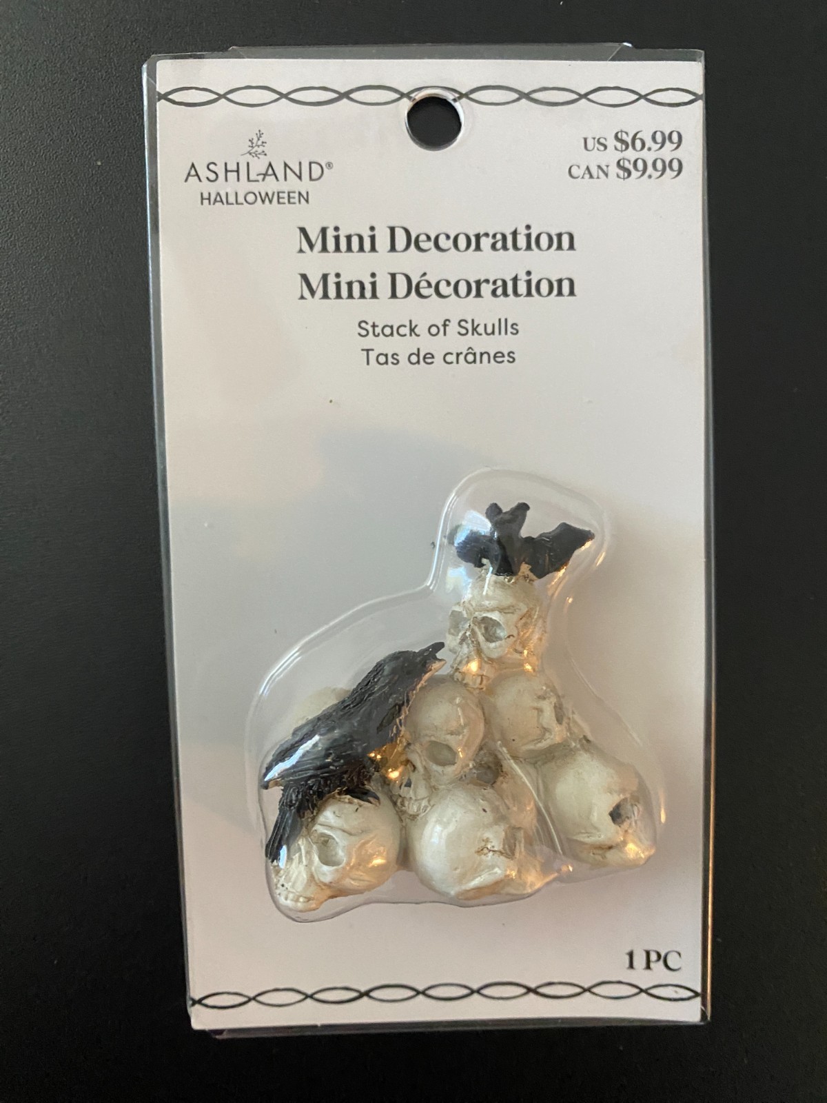 ASHLAND HALLOWEEN MINIATURES STACK OF SKULLS ~ NEW IN PKG 2025 RAVEN BAT