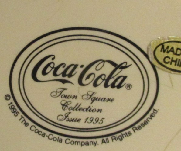 1995 Coca-Cola Town Square Collection Skiing Adventure Figurine Retired #64334