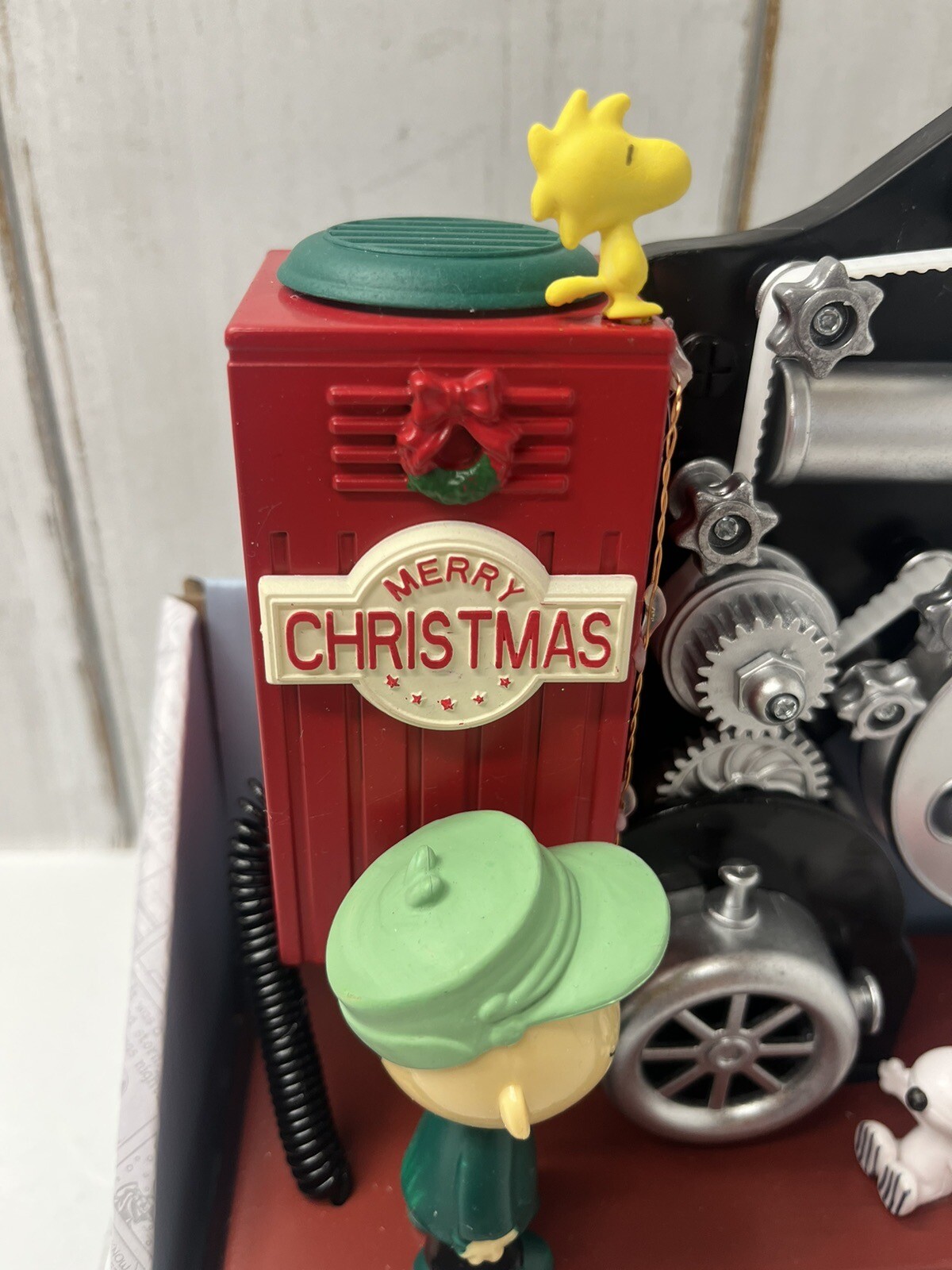 PEANUTS Animated Musical Table Piece Christmas Film Projector Charlie Brown NEW