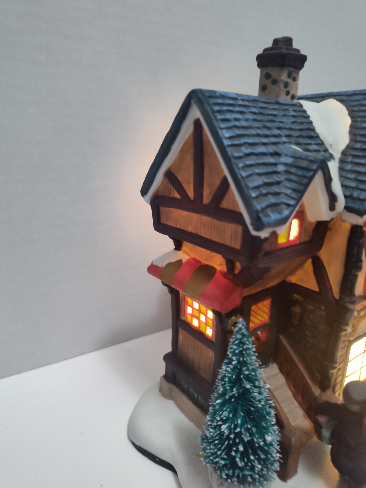 Winter Valley Porcelain Lighted House Toy Store Village w/ Horse Carriage Tested