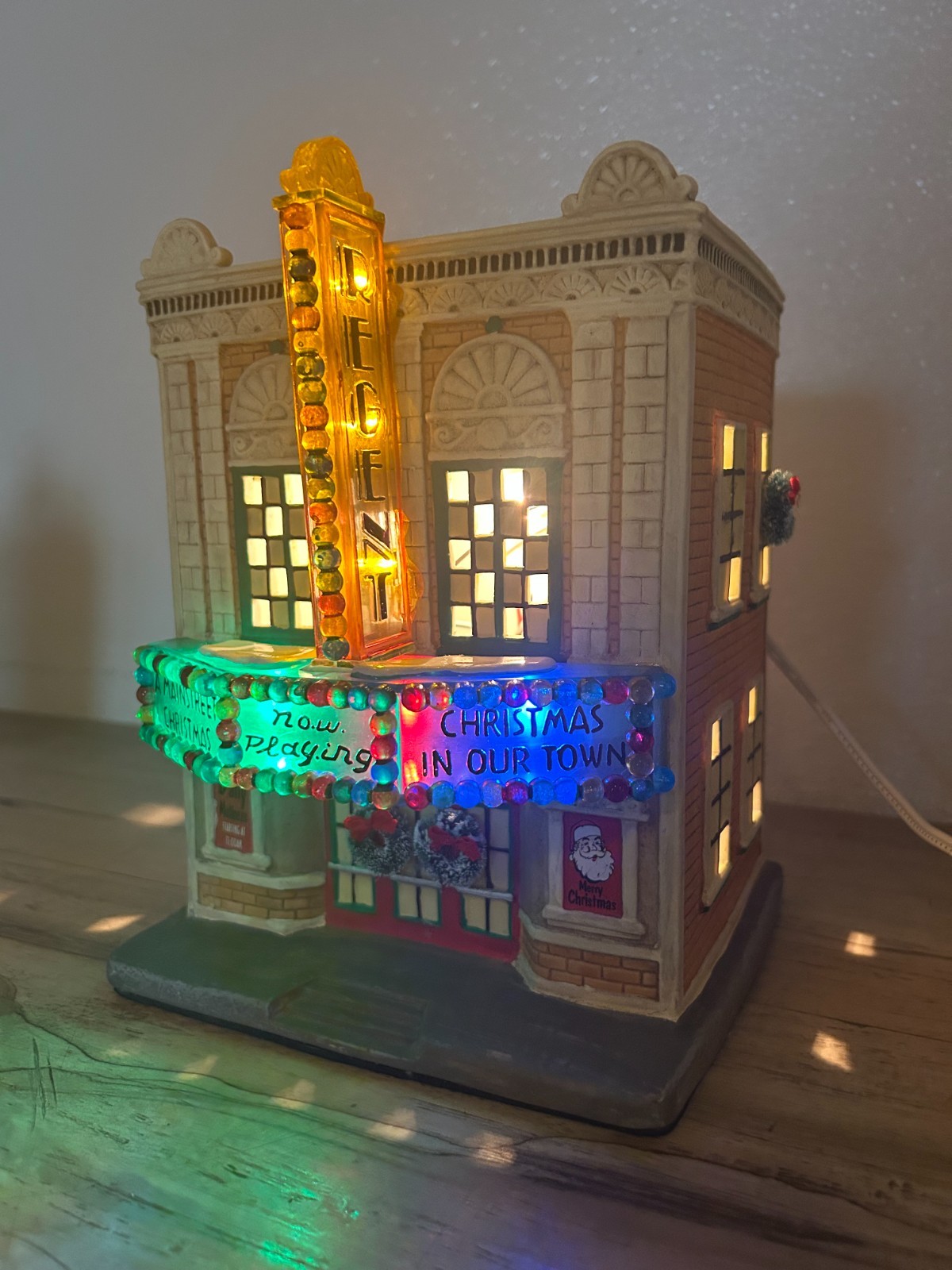 2005 Holiday Time Snow Village Ceramic Retro Theater With Color Changing Marquee