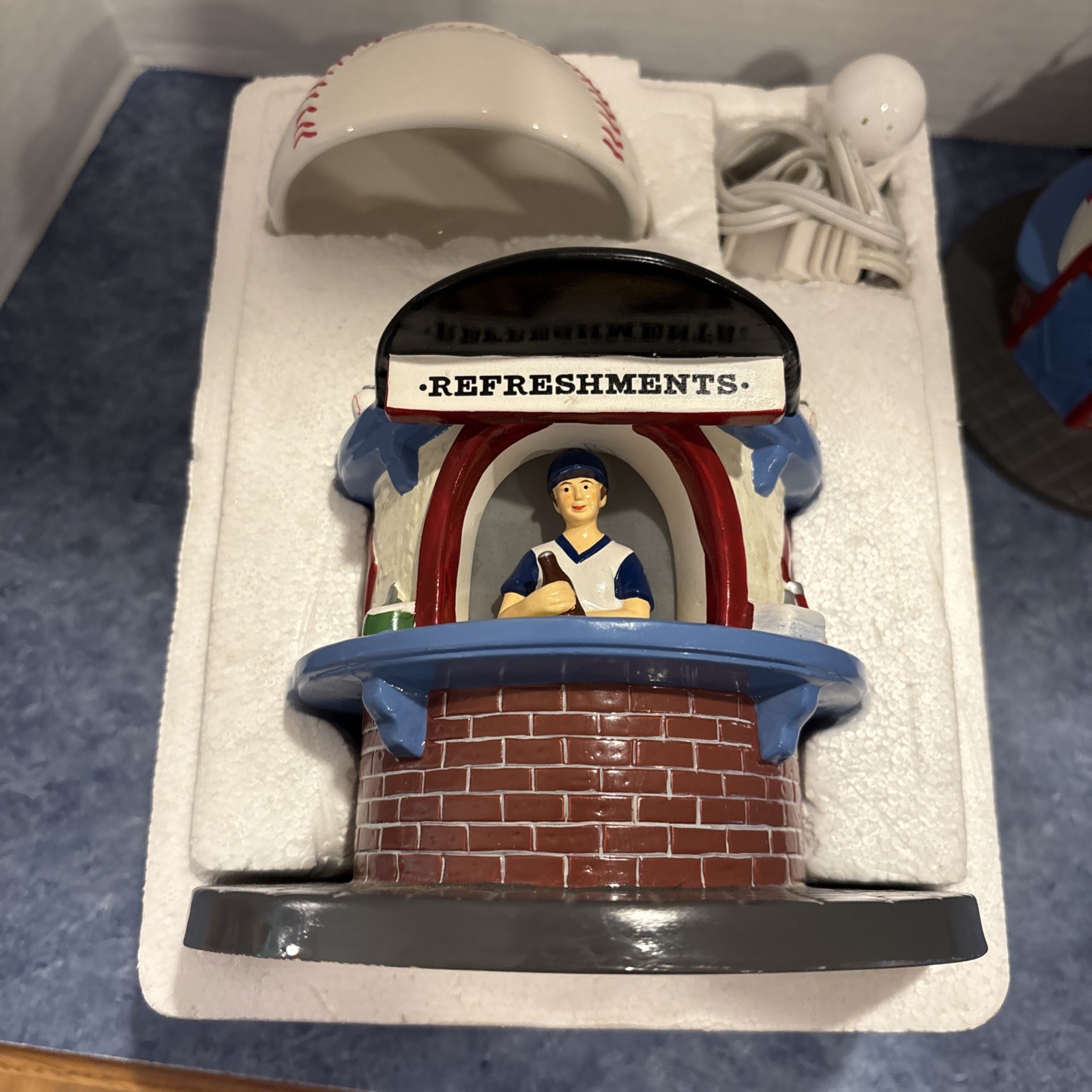 Dept 56 Christmas In The City Chicago White Sox Refreshments Stand Set of 2 NICE