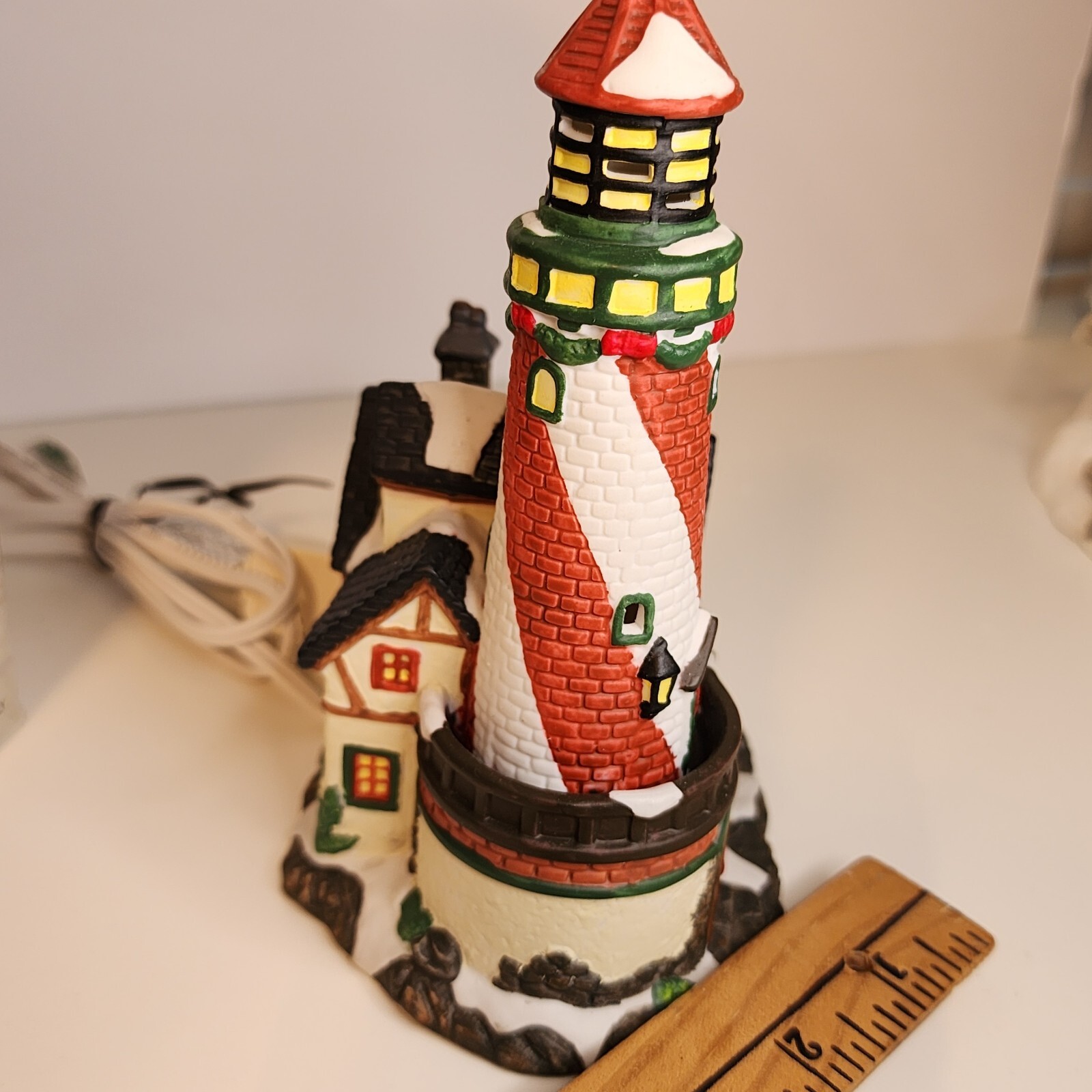 Vintage Victorian Village Collectibles “Cromwell Point Lighthouse” Lighted 2000
