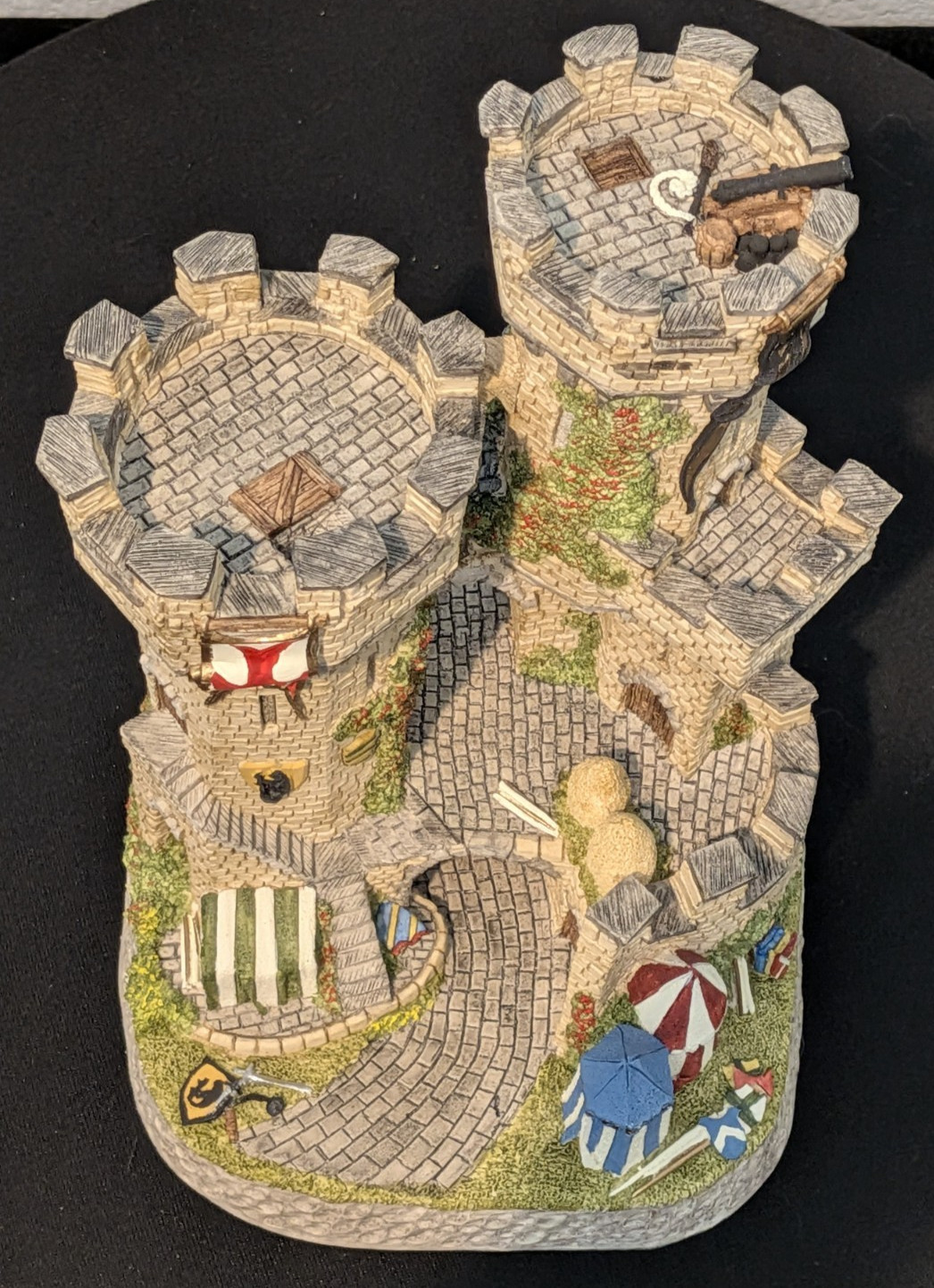 David Winter Cottages 1994 “The Kingmaker’s Castle” – Carnival Edition #233/2750