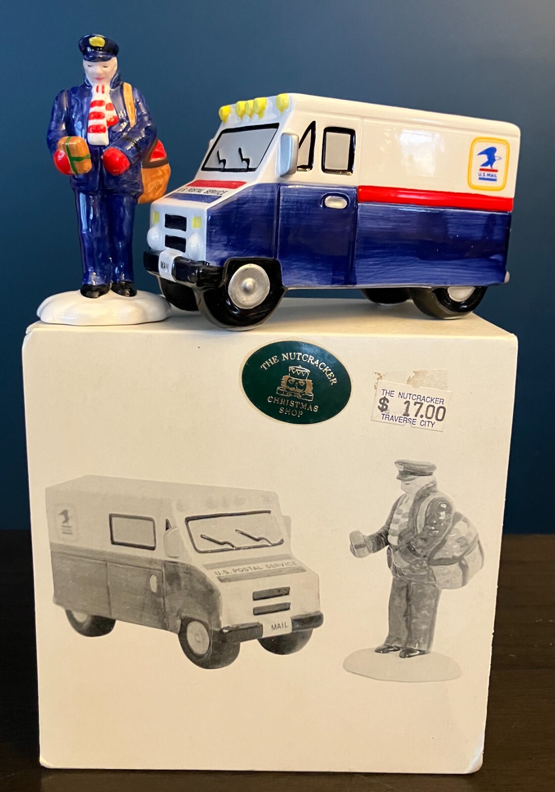 Department 56 Snow Village Special Delivery Mail Truck & Postman Set 5148-9 Box