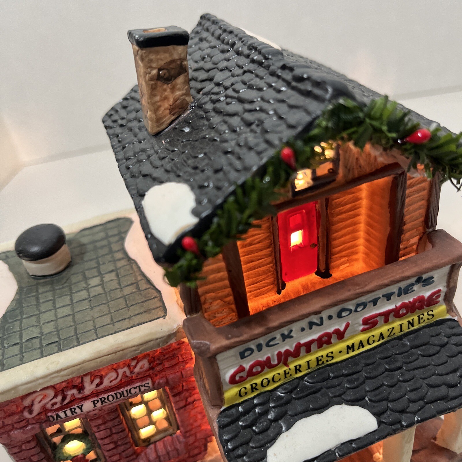 1995 Seasonal Specialties Dick&Dottie’s Country Store Village Illuminated 6×6 In