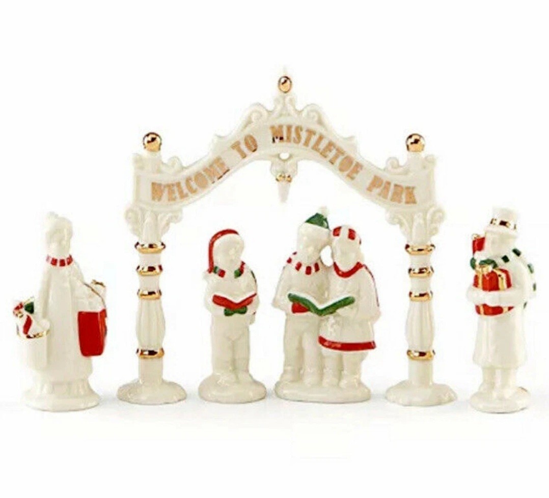Lenox Mistletoe Park 5 Piece Set Village Treasures Collection New in Box 890857