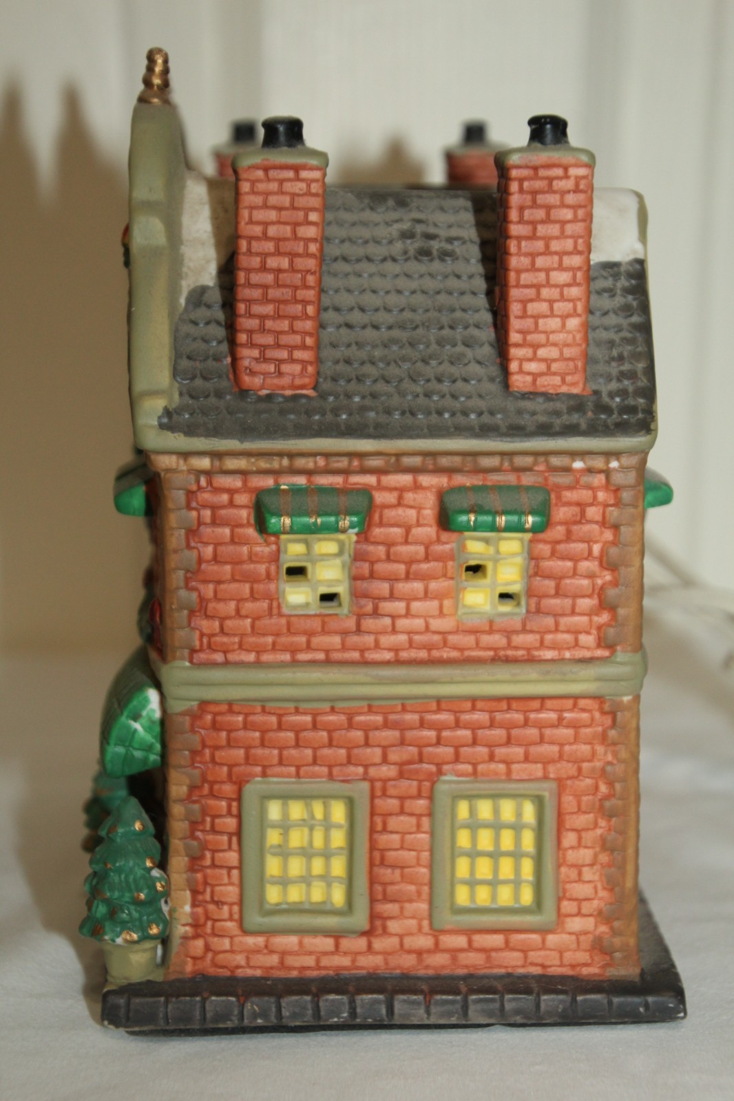 VINTAGE CHRISTMAS STREETS LIGHTED PORCELAIN HOUSE “GOLF SHOP” LIGHT CORD ORG BOX