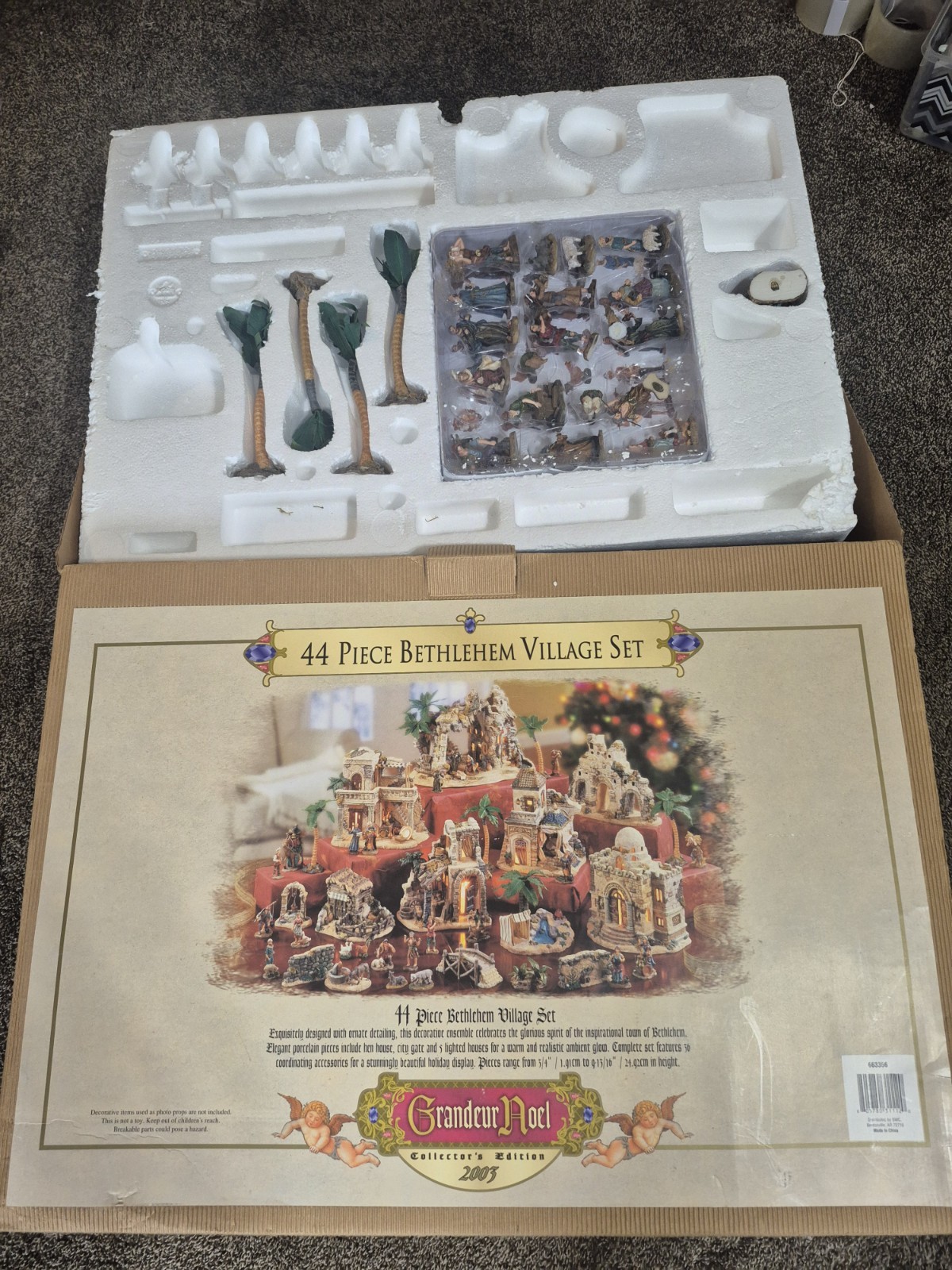 2003 GRANDEUR NOEL 44 PIECE BETHLEHEM VILLAGE SET