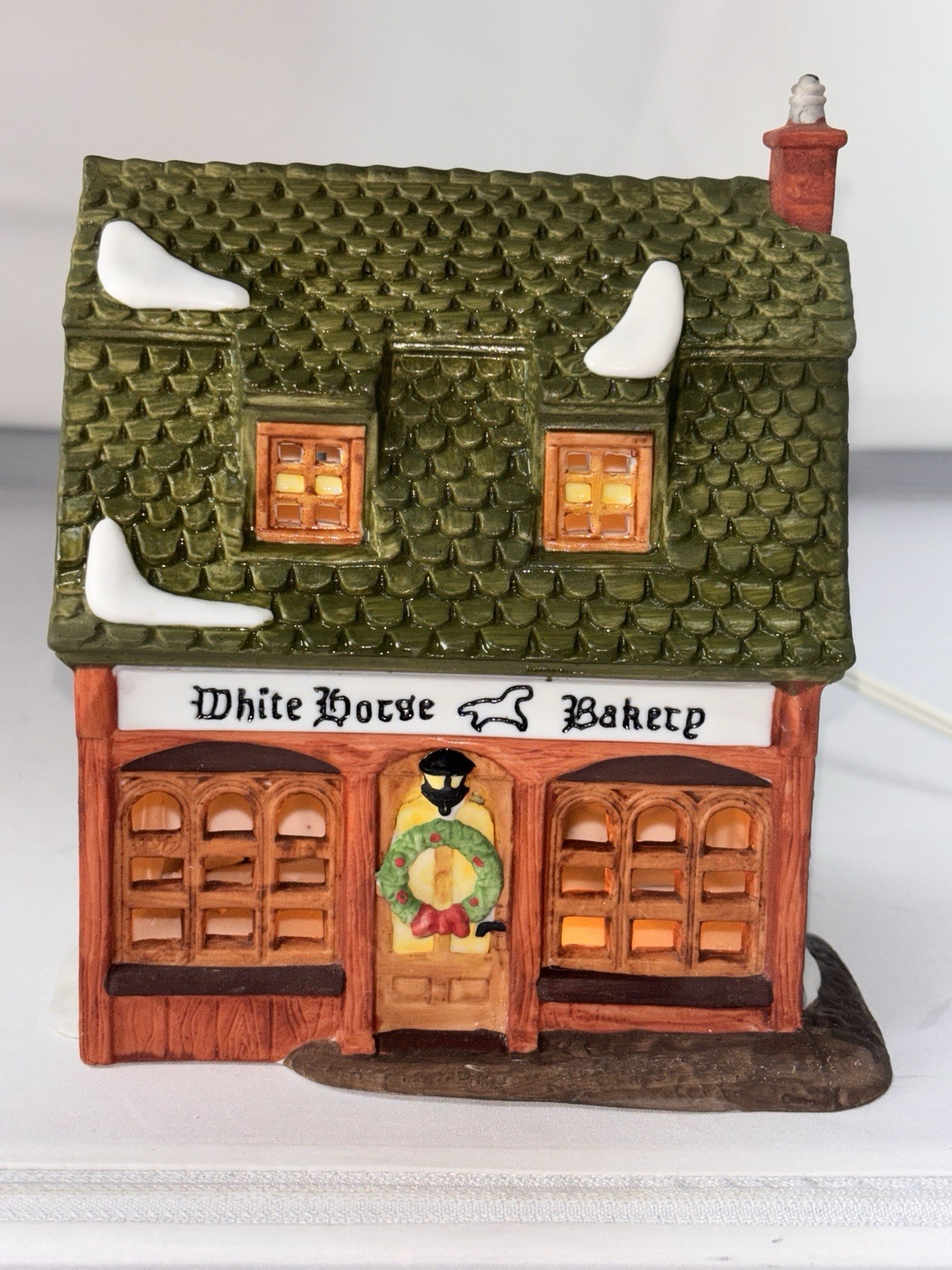 Retired 1988 Dept 56 White Horse Bakery Dickens Village in Box #5926-9