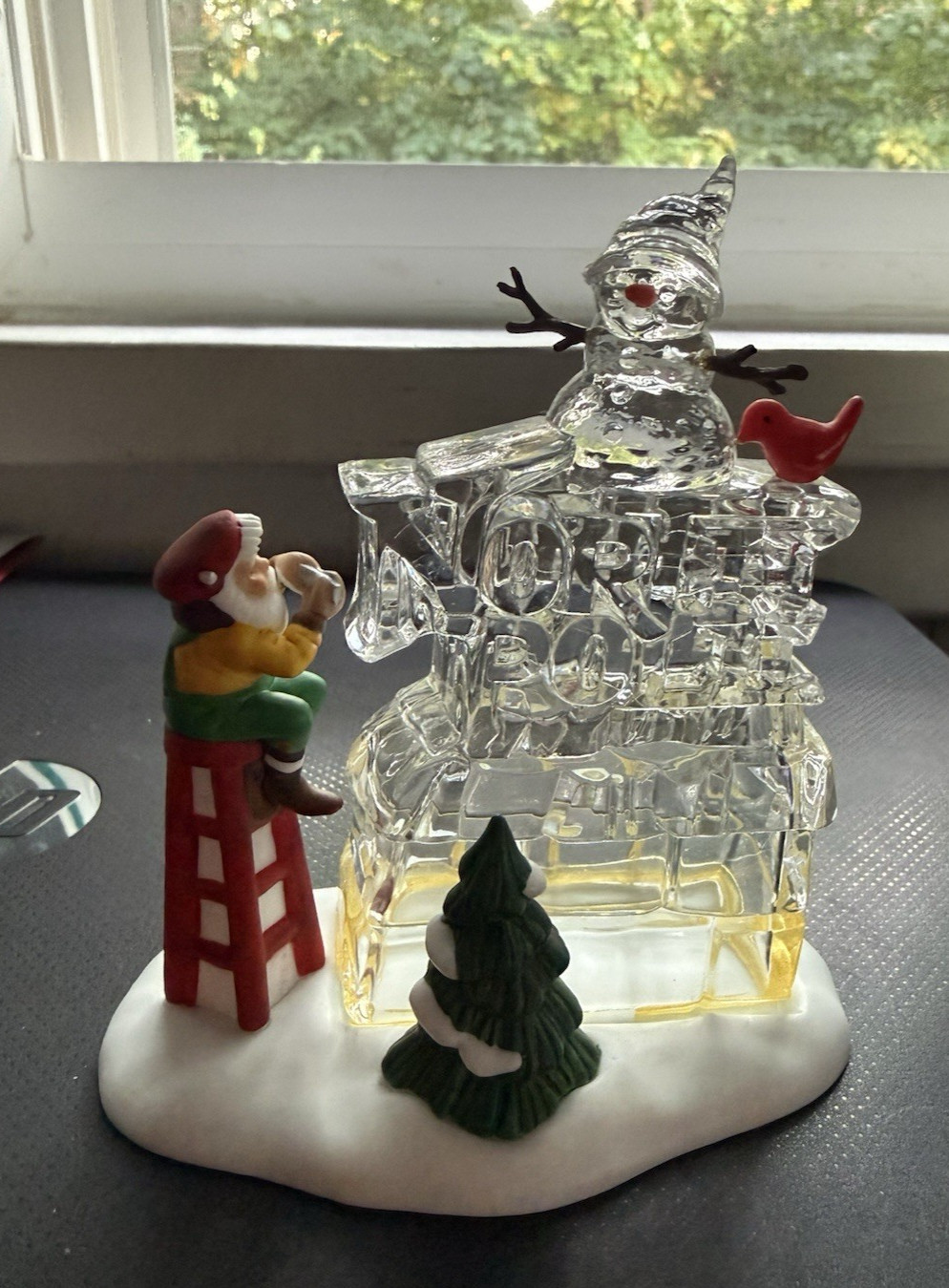 Dept 56 Heritage Village A Busy Elf North Pole Sign Ice Sculpture 5636 Christmas