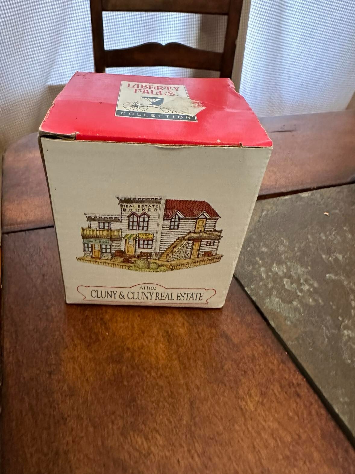 LIBERTY FALLS The Americana Collection Resin CLUNY & CLUNY REAL ESTATE has chip