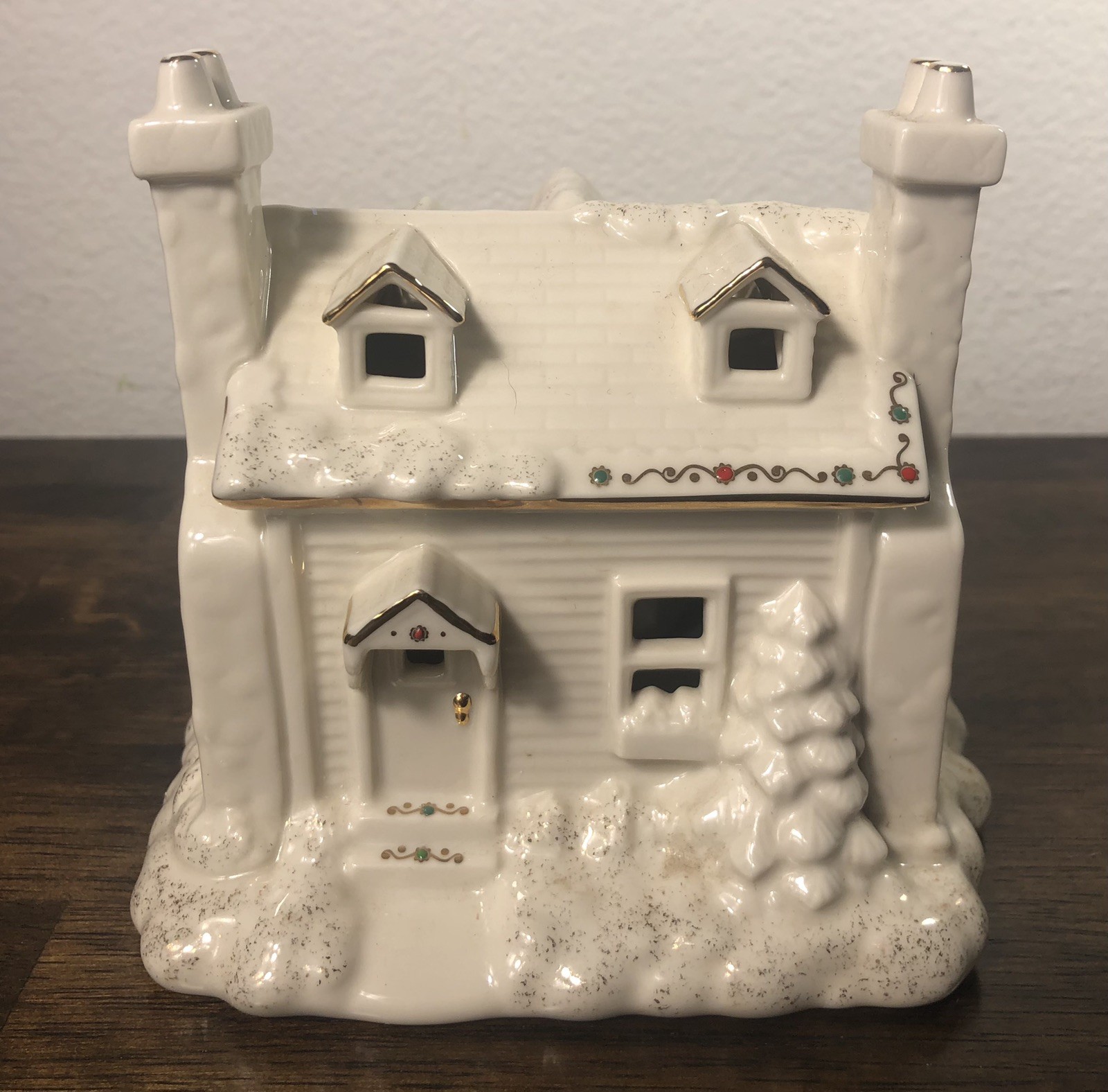 Lenox Mistletoe Park INN Village Treasures Collection, Boxed, 2005, Retired