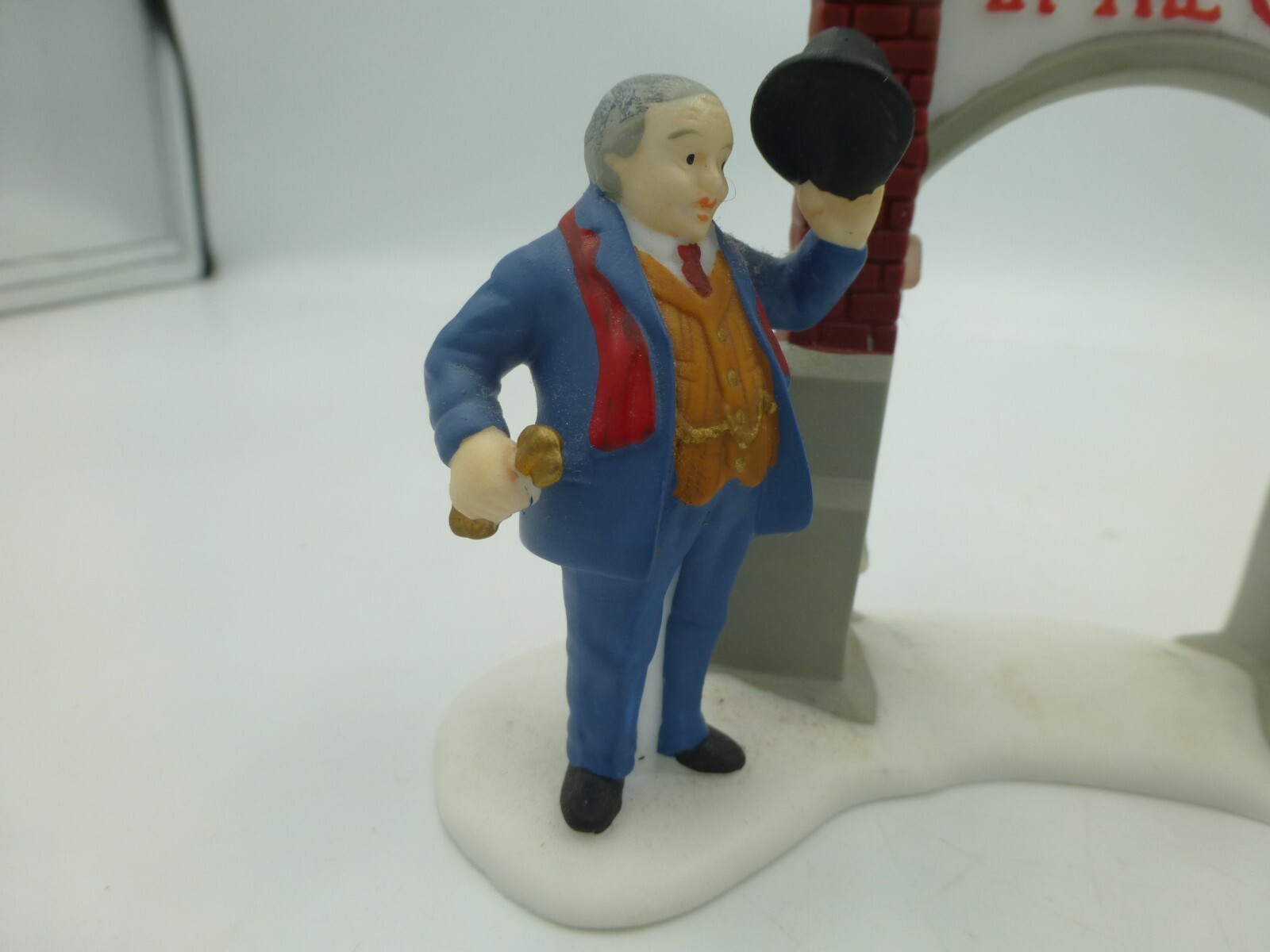 Dept 56 -‘Caroling Thru the City’ 3 Figures 5548-4, ‘Key to the City’ 5889-3 etc