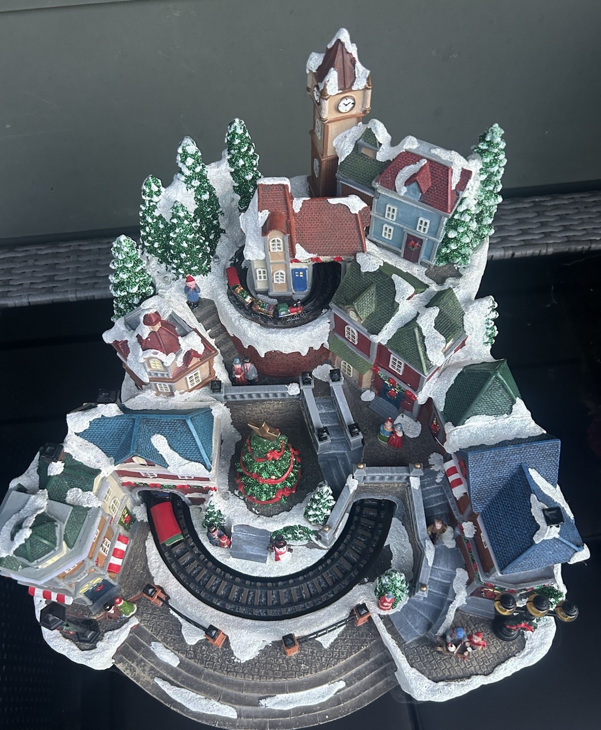 CHRISTMAS ANIMATED VILLAGE W/ Lights & Music. Works Great. Beautiful