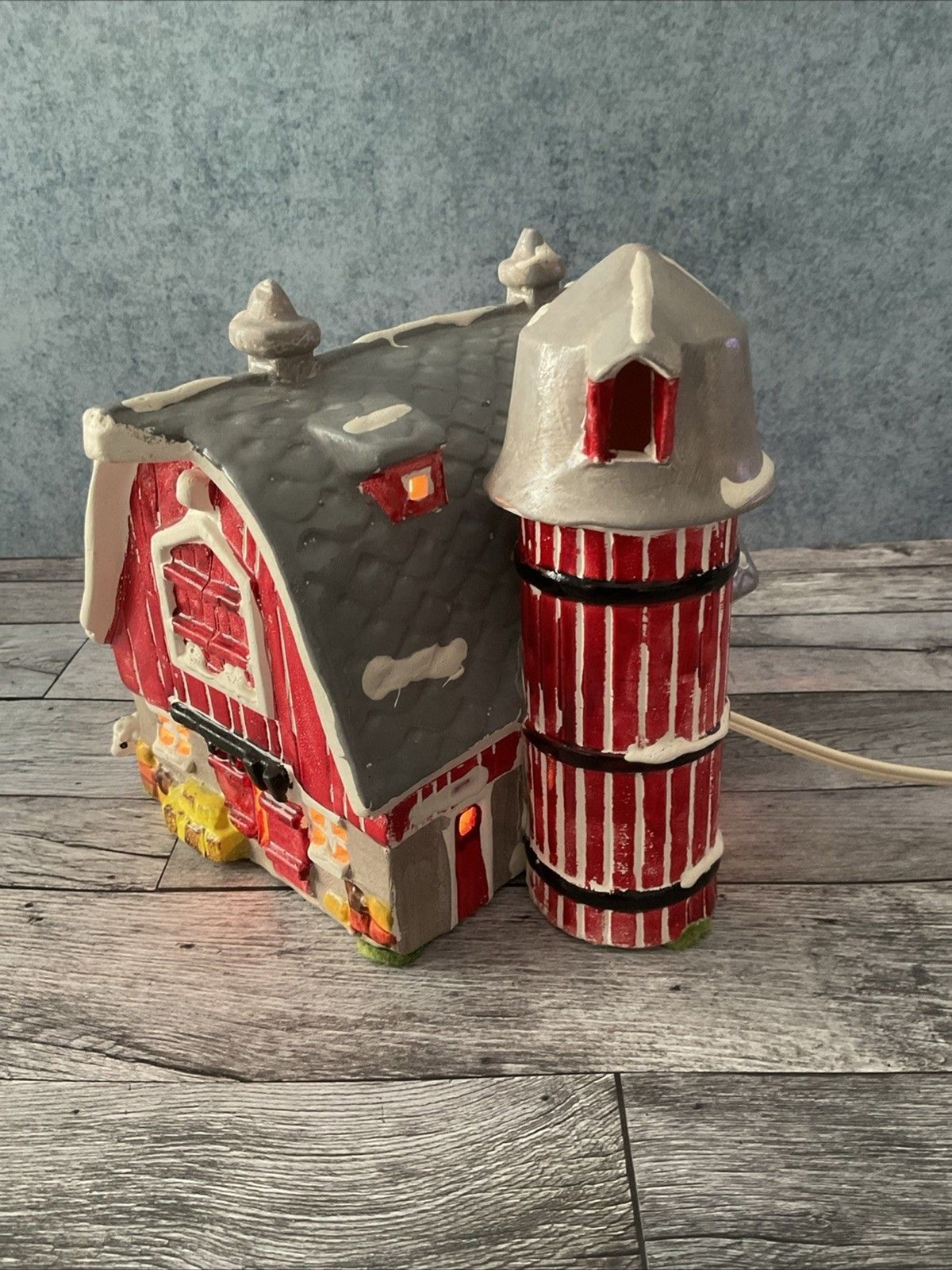 Vintage Department 56 Snow Village Red Barn & Silo.Snowhouse Series no box