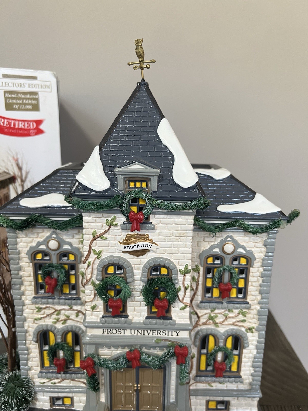 Department 56 Snow Village Frost University – #799927