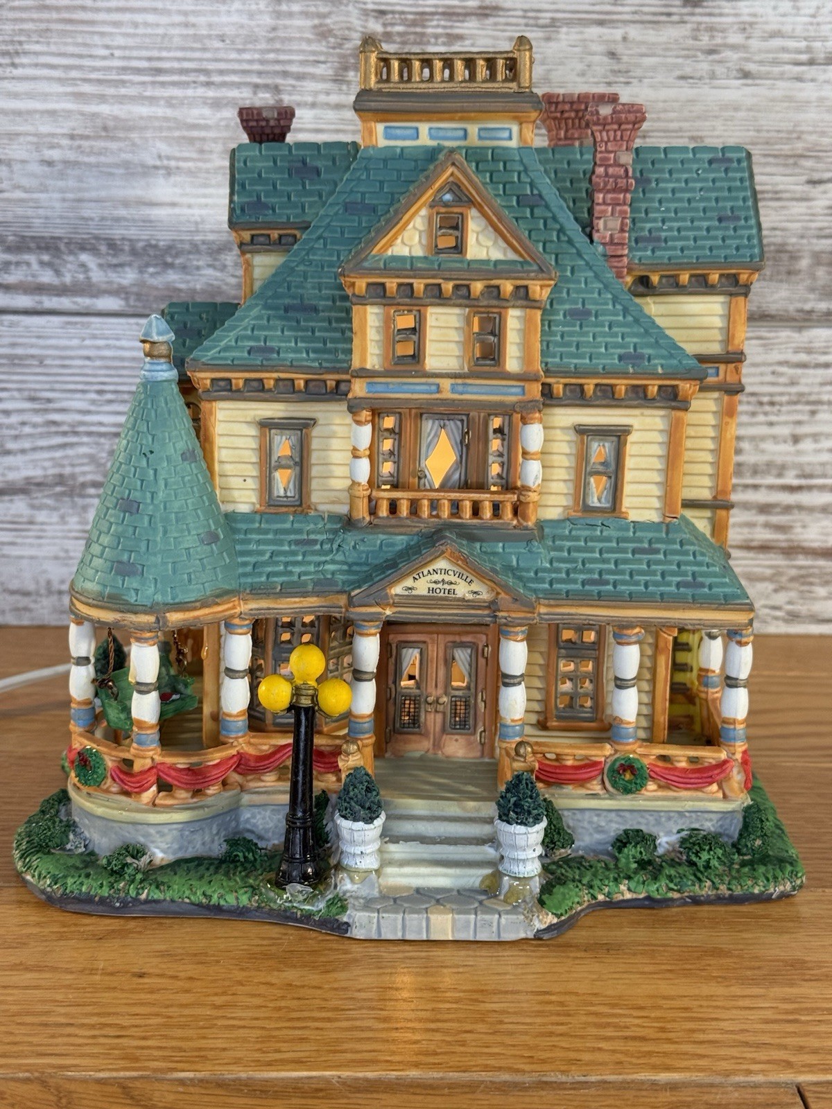 Lemax Carole Towne 2008 ATLANTICVILLE HOTEL Christmas Village Excellent Cond.