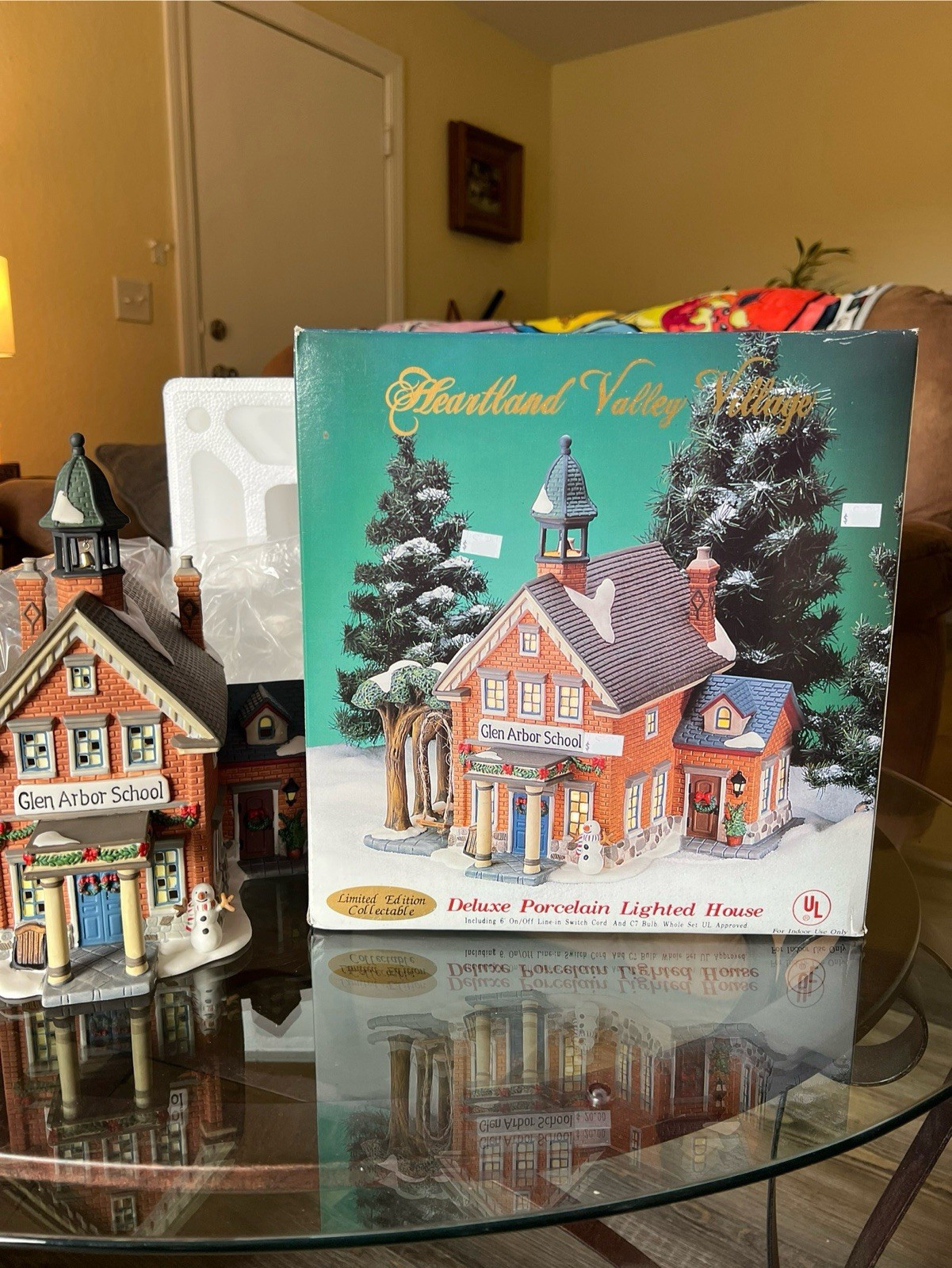 Heartland Valley Village: Glen Arbor School Deluxe Porcelain Lighted House
